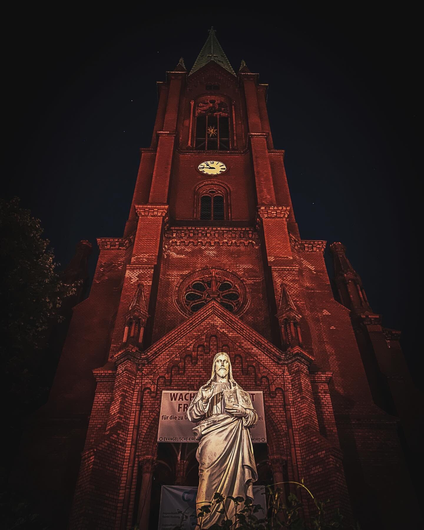 Seeking some late night blessings before I head to the neighbourhood Indian restaurant and order my food extra spicy because momma didn&rsquo;t raise no wimp. 
.
.
.
#architecture #church #berlin #prenzlauerberg #nightphotography