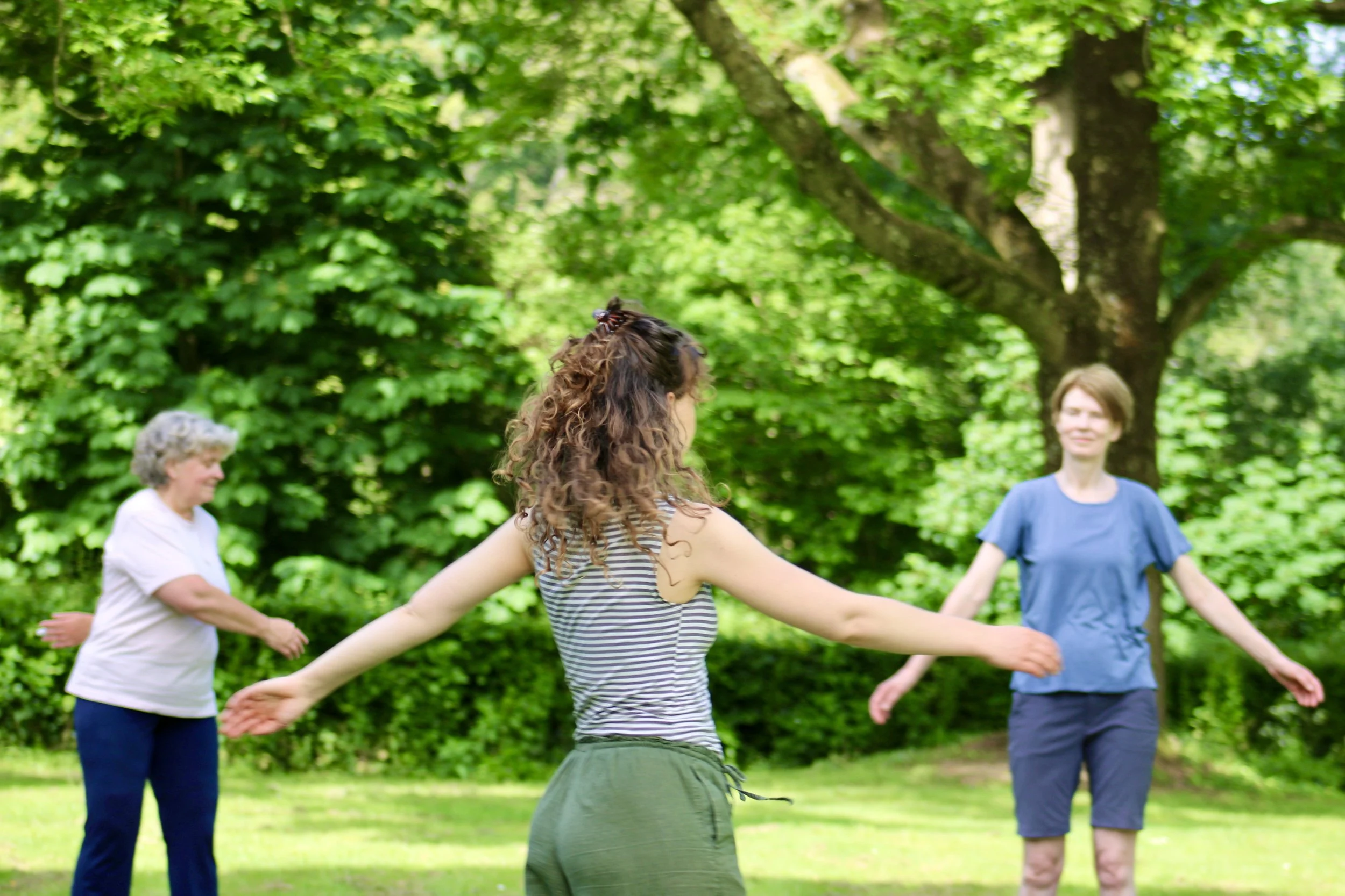 Yogales in het bos bij Rhijnauwen