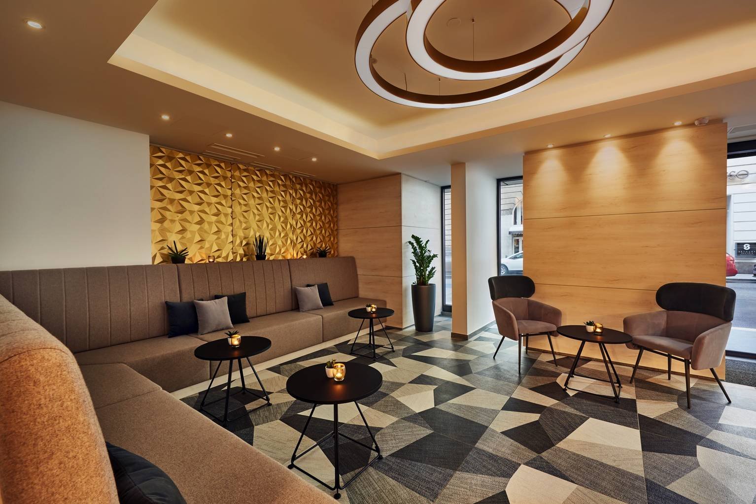 lobby-02-hplus-hotel-wien-1534x1023.jpg