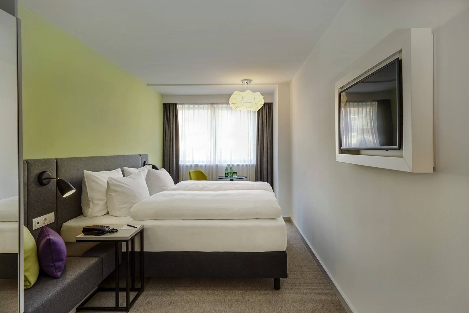 zimmer-komfort-06-hplus-hotel-wien-1534x1023.jpg