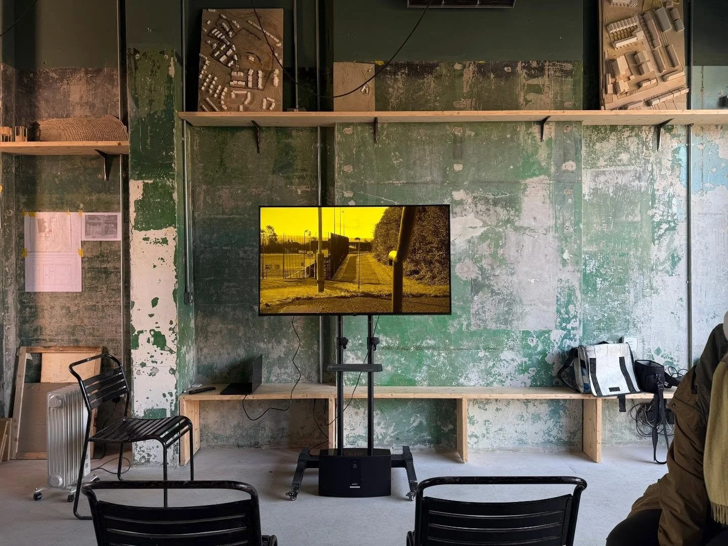 🫁🐚 Lychees and Mussels 🐚🫁

On Saturday Household hosted Lychees and Mussels, an afternoon of screenings and performance by artists Michael Hanna and Jacqueline Holt.

Since completing their MFA in 2012, the two artists have worked together in var