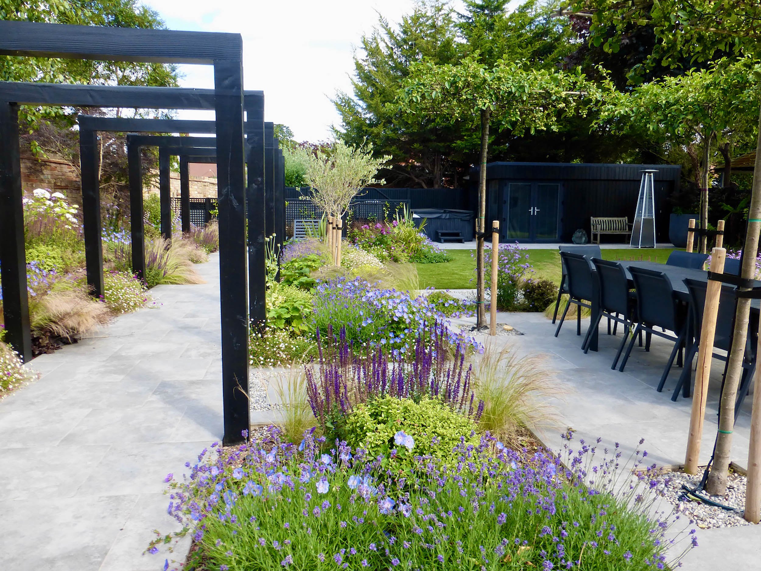 Winchmore-Hill-contemporary-garden .jpg