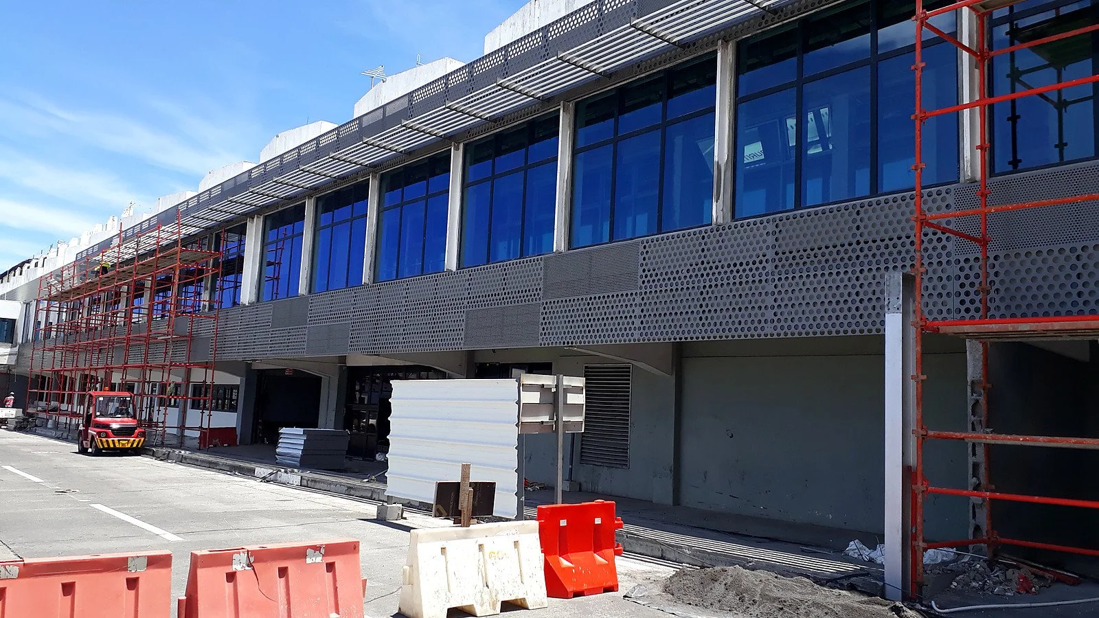 Construction-stage view of the terminal's vertical-circulation structure and associated external refurbishment works.