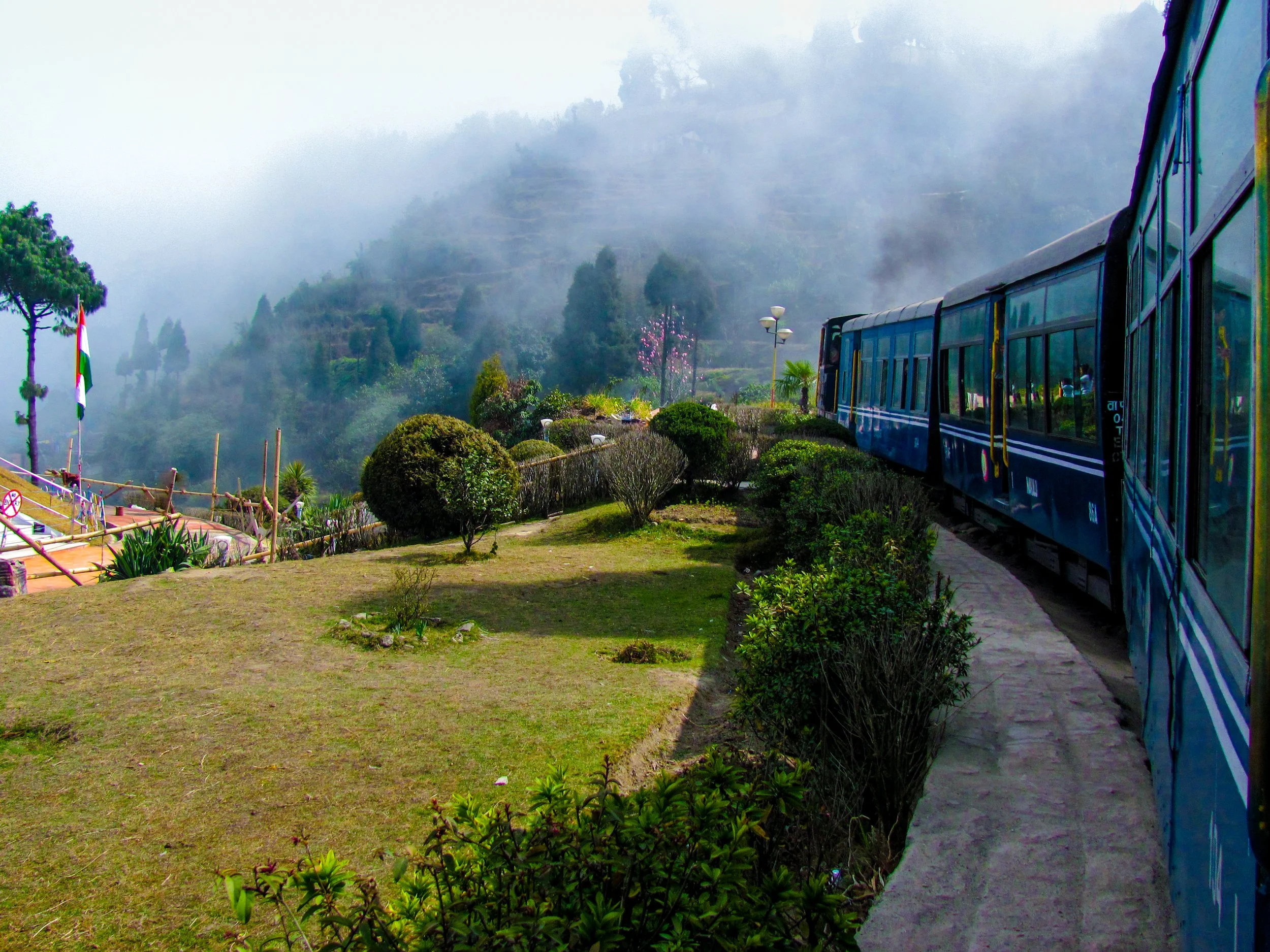 India Train Darjeeling.jpg