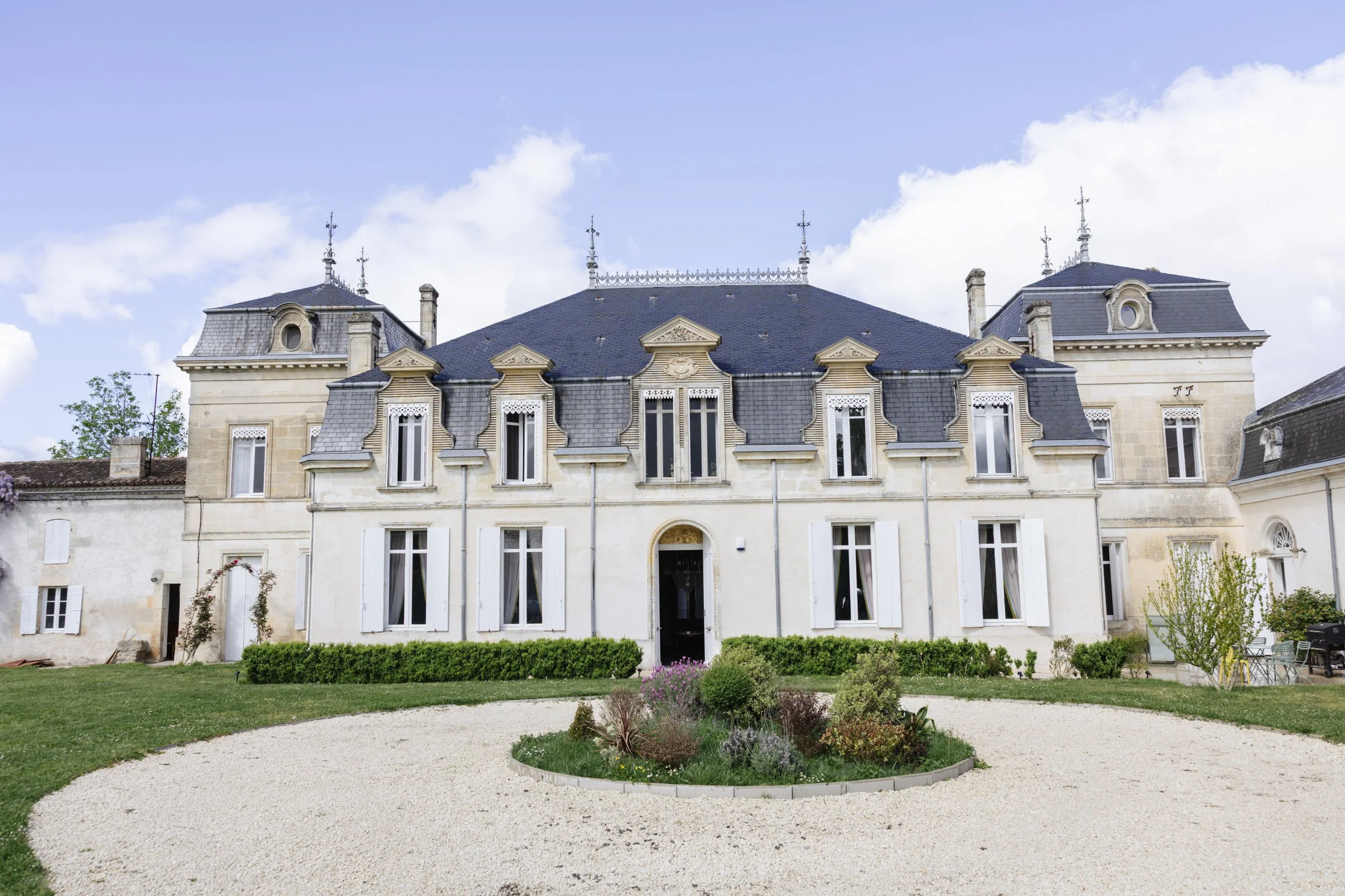 Bordeaux château wedding venue in the French wine region