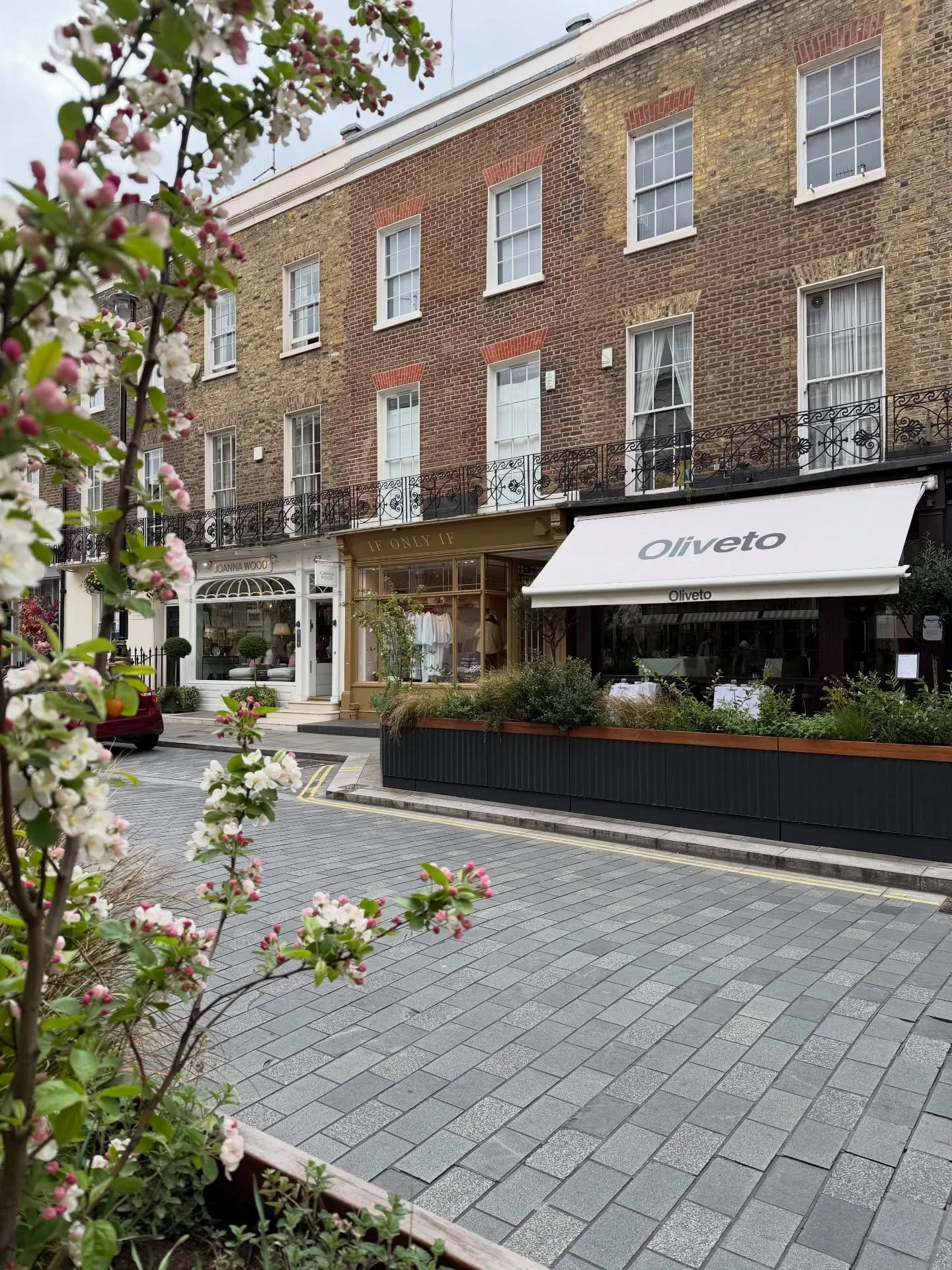 Elizabeth Street

The perfect spot for gentle strolls, great gifts (for you, your loved ones or your four legged friends), topped with fabulous locations to refresh and replenish along the way, just sit back and enjoy the cinema of life&hellip;

#bel