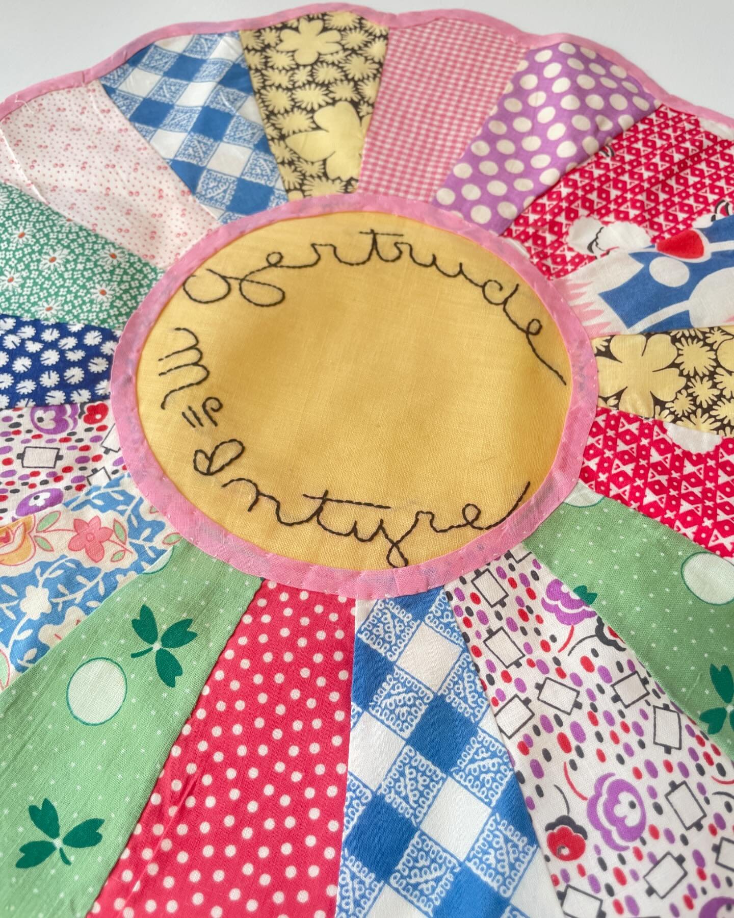 Close ups of the vintage Dresden plate blocks that I&rsquo;m rescuing!

The stitches are so tiny! 

The fabrics are so beautiful and in great condition! 
They&rsquo;re so representative of the 1930s! 

The personalities in the embroidered names are s