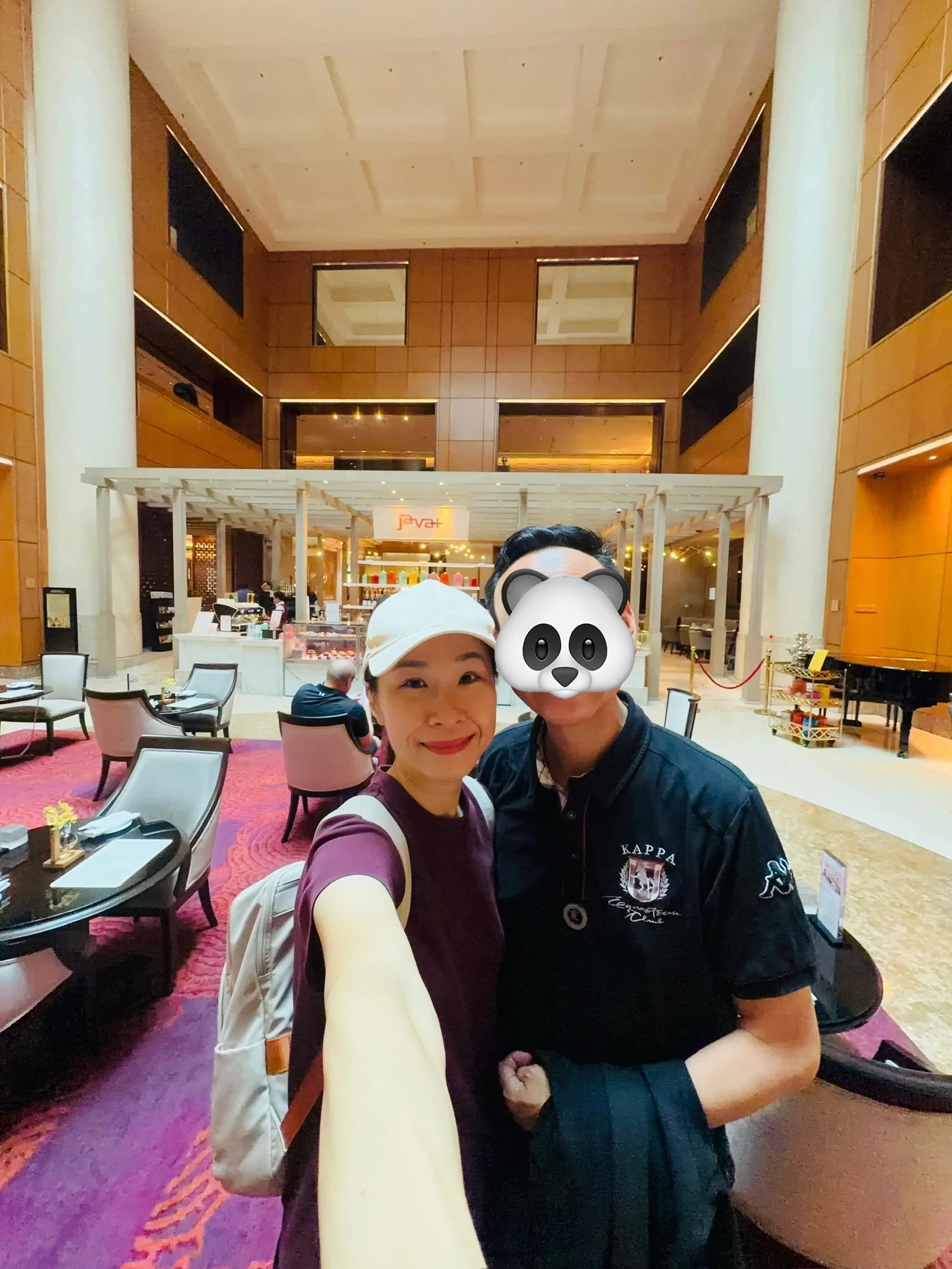 明天是李先生年过半百的生日。
特地预订了酒店自助午餐，
还提前跟staycation的酒店沟通好，
要给李先生一个惊喜🤭

酒店精心布置了房间，
还准备了个小蛋糕🧁
太用心了❤️

#50岁生日 #老公生日快乐 #筠霓教练 #yunnielifecoaching