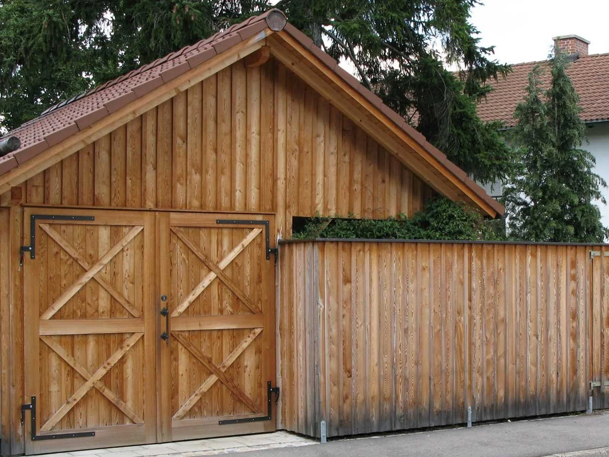 zimmerei-grimm-geraetehaus-holzzaun.jpg