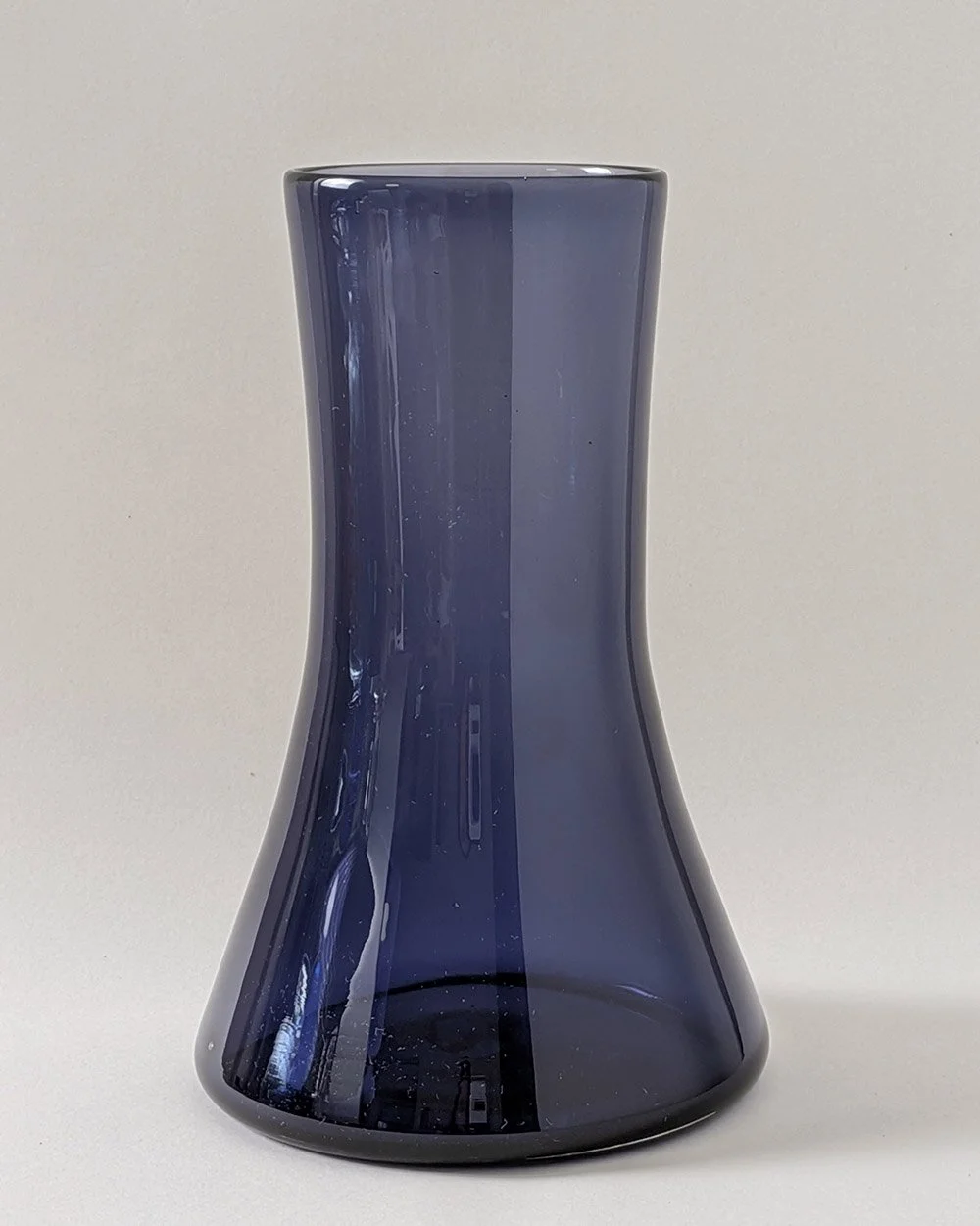 Midnight blue vase_CB-VA-003_C774070.jpeg