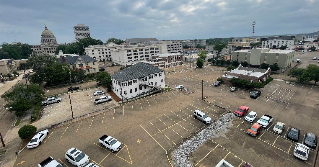 StateStreet Group has monthly parking available at its downtown property located at 200 N Congress. Our Security Guard is onsite from 7:30am &ndash; 6:00pm. Call 601-981-4445 ext.123 to get your parking spot.