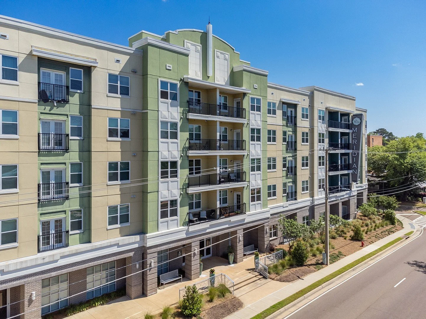 The Meridian at Fondren is perfectly situated in a prime area. It&rsquo;s just minutes from shopping, dining, UMMC, and everything you need for convenient city living.
