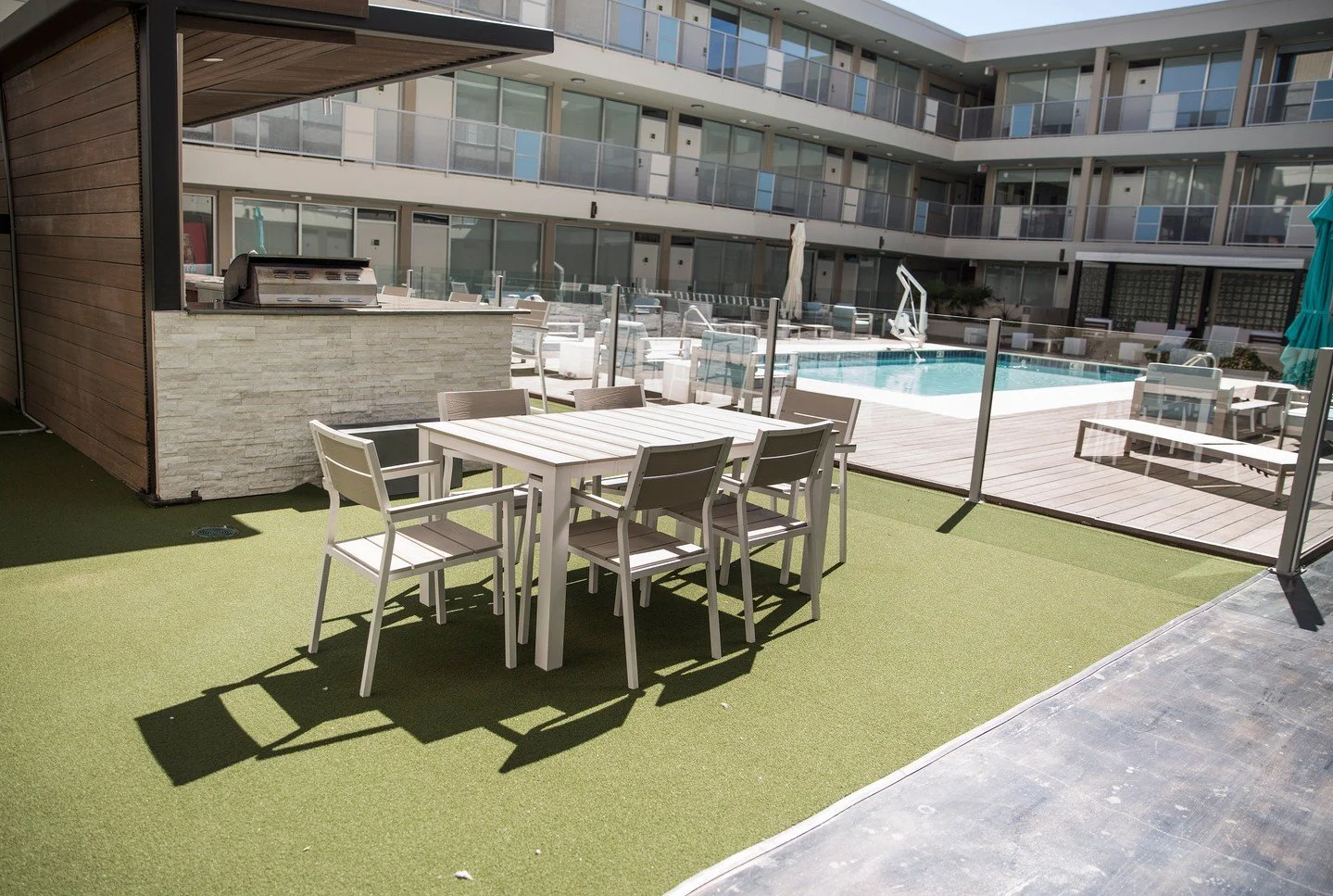Take full advantage of the outdoor space at Courthouse Lofts with fresh air, a little sunshine, and the perfect excuse to step away for a bit.