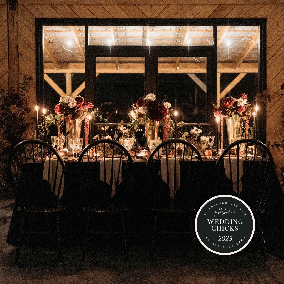 Published on Wedding Chicks for this Dark &amp; Moody Maximalist Reception.

Awesome team behind this vibe :

Photographer | @kimarchambaultphoto
Wedding planner, Design, Stylist | @paulinaco.events
Floral Design | @fleuristemonarque
Hair + Makeup | 