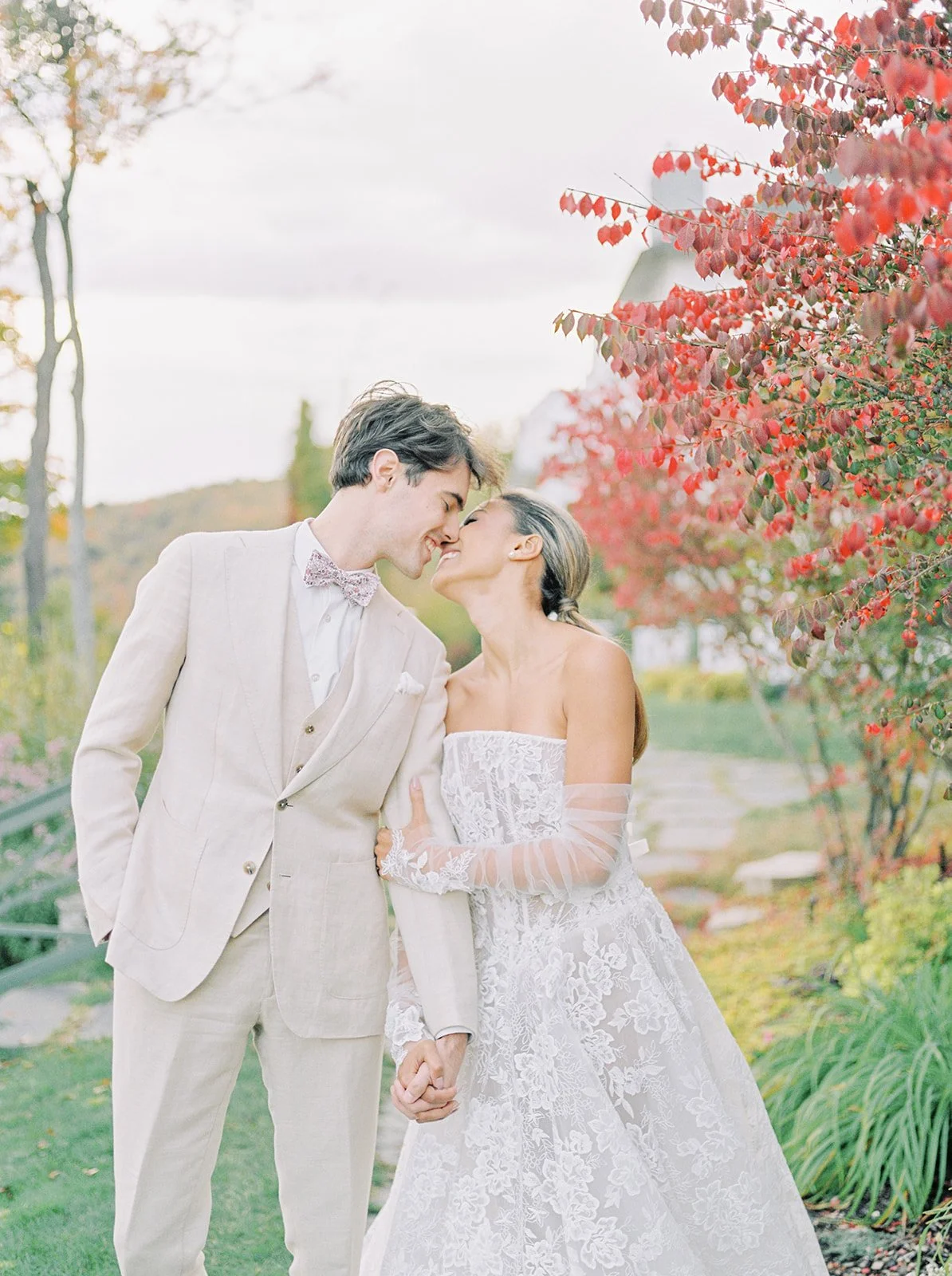 junophoto-manoir hovey-refined and colorful-fall wedding-046.jpg