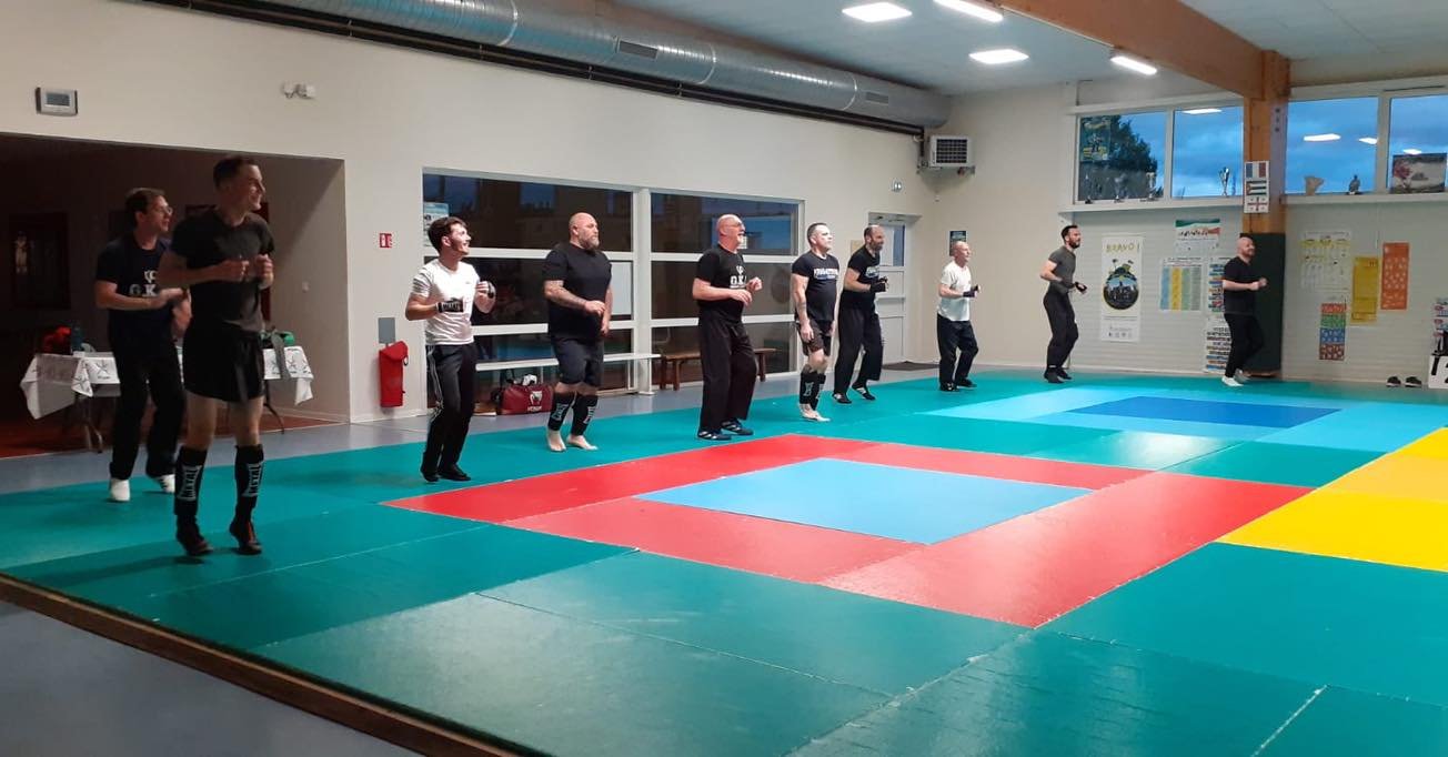 Une bonne s&eacute;ance commence toujours par du renforcement musculaire ! 
@Nerac lundi 8 avril

#selfdefense
#kravmaga 
#nerac