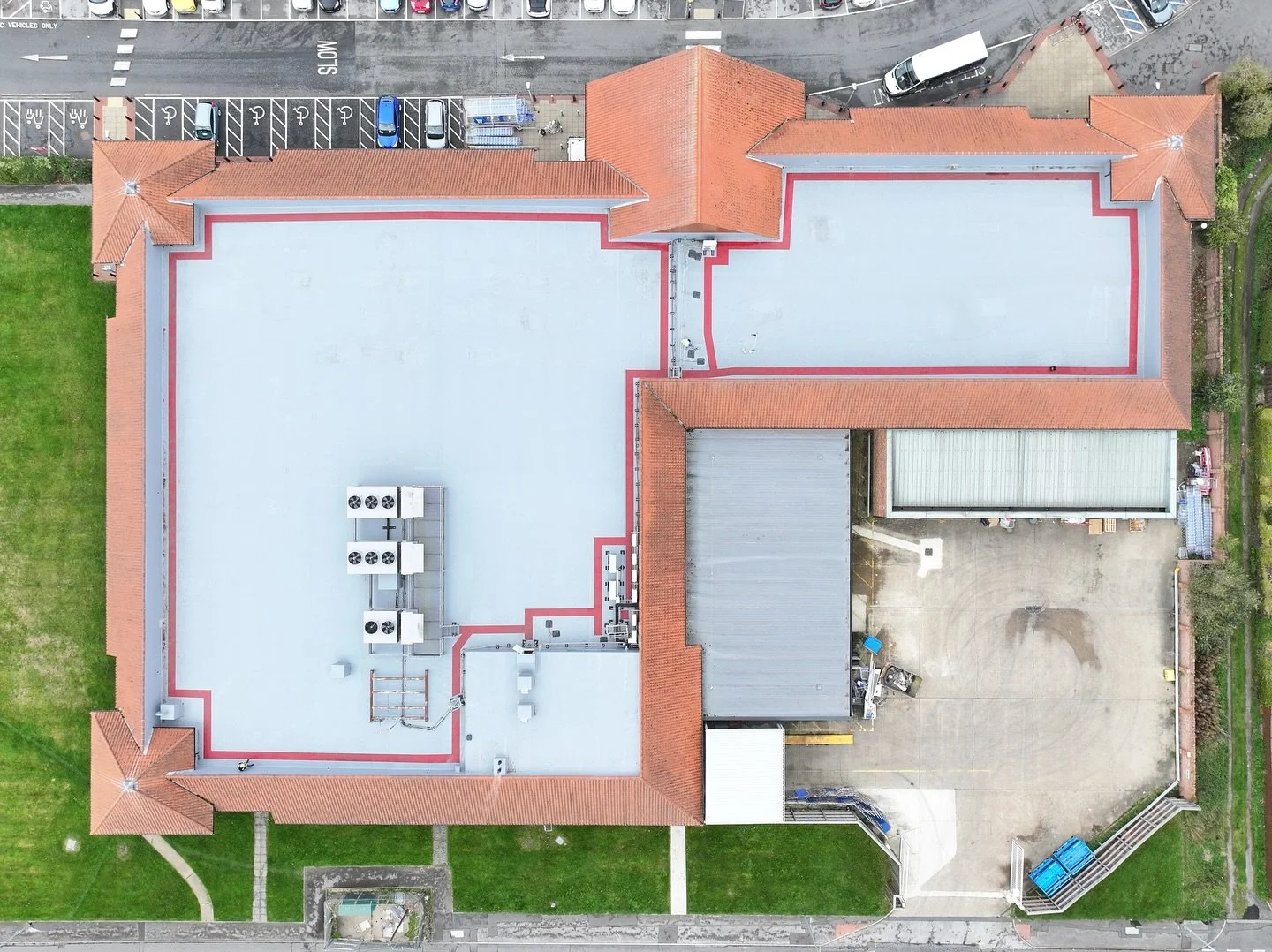 Another completed site for the @ersltd1 team 💪. This time in the Barton-Upon-Humber area.

Photos were downloaded and transferred while still on site to ensure no delay to the client.

#roof #roofinspection #roofinspections #roofsurvey #roofers #sur