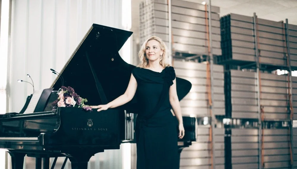 It’s sonata time: Your temporal haven is waiting at Lincoln Hall!