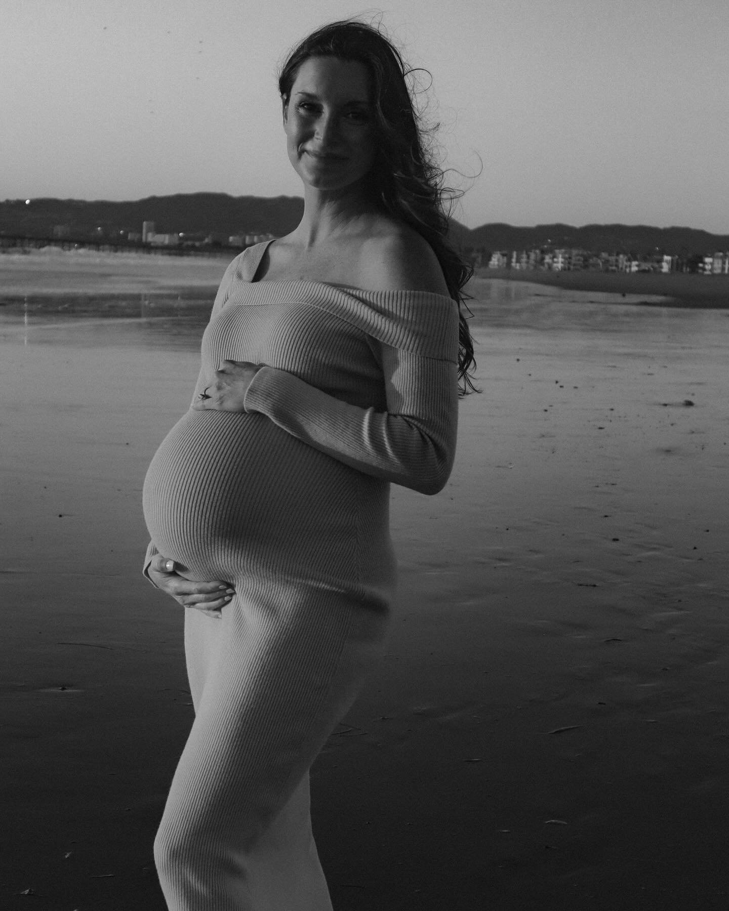 Always always always documenting motherhood 🤍🖤🤍 

#mirellemaiaphotography