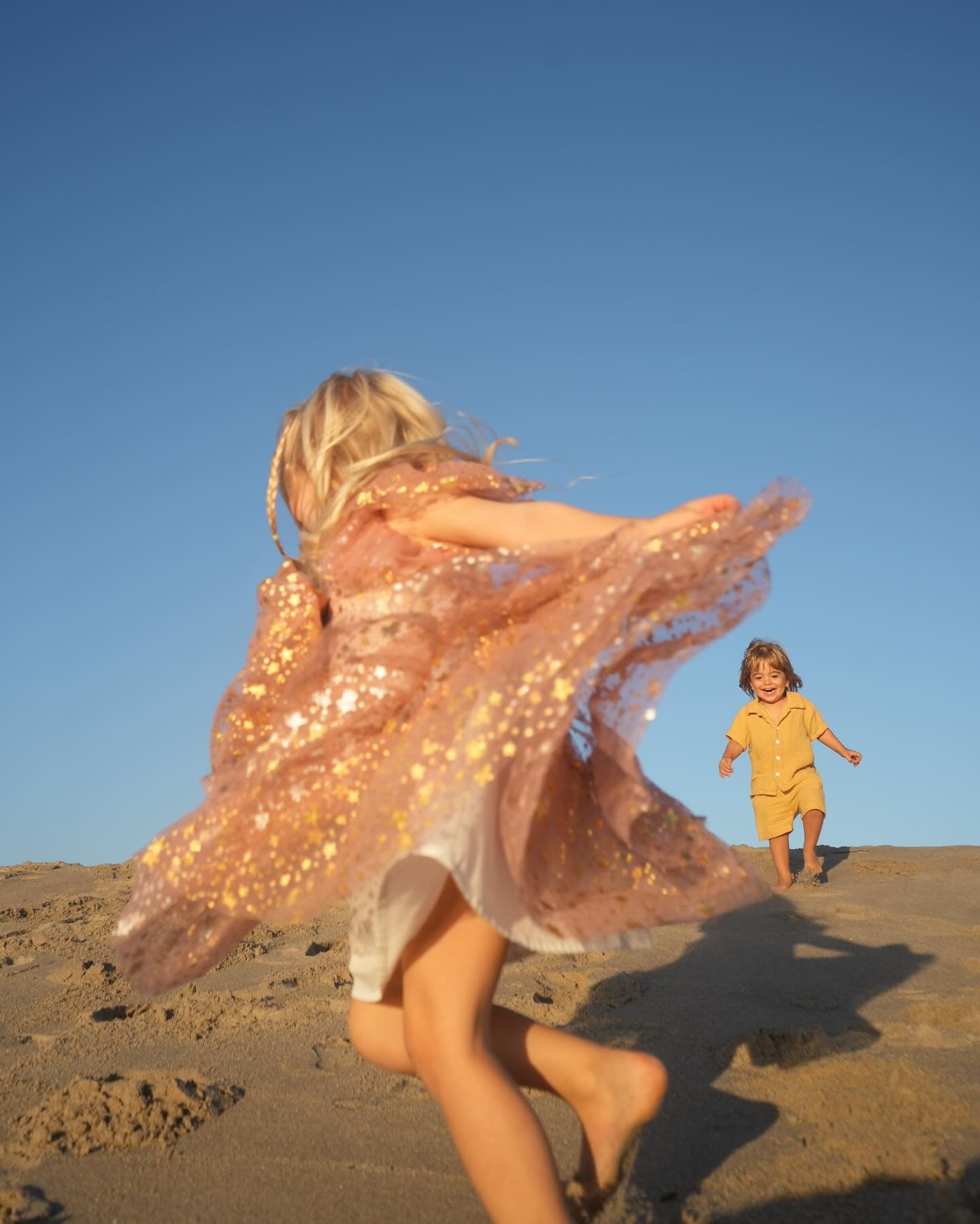 Give me allll the tulle, stars, sparkles, and splashes. Think I also got 11,000 steps in chasing these cuties. Sooo many favorites from this day 🤩 I love you, Jabs fam!! 🧨✨✨✨
#mirellemaiaphotography
