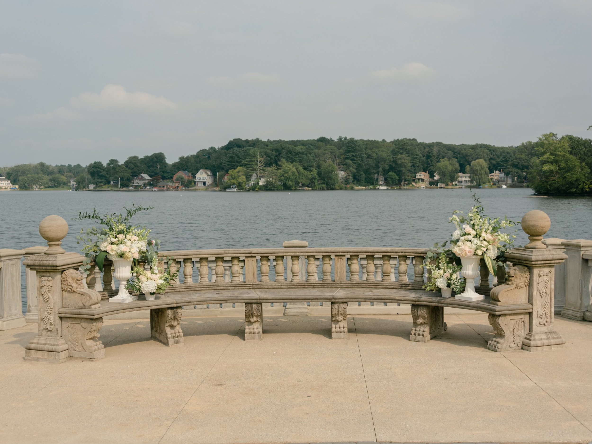 Large floral arrangements for weddings