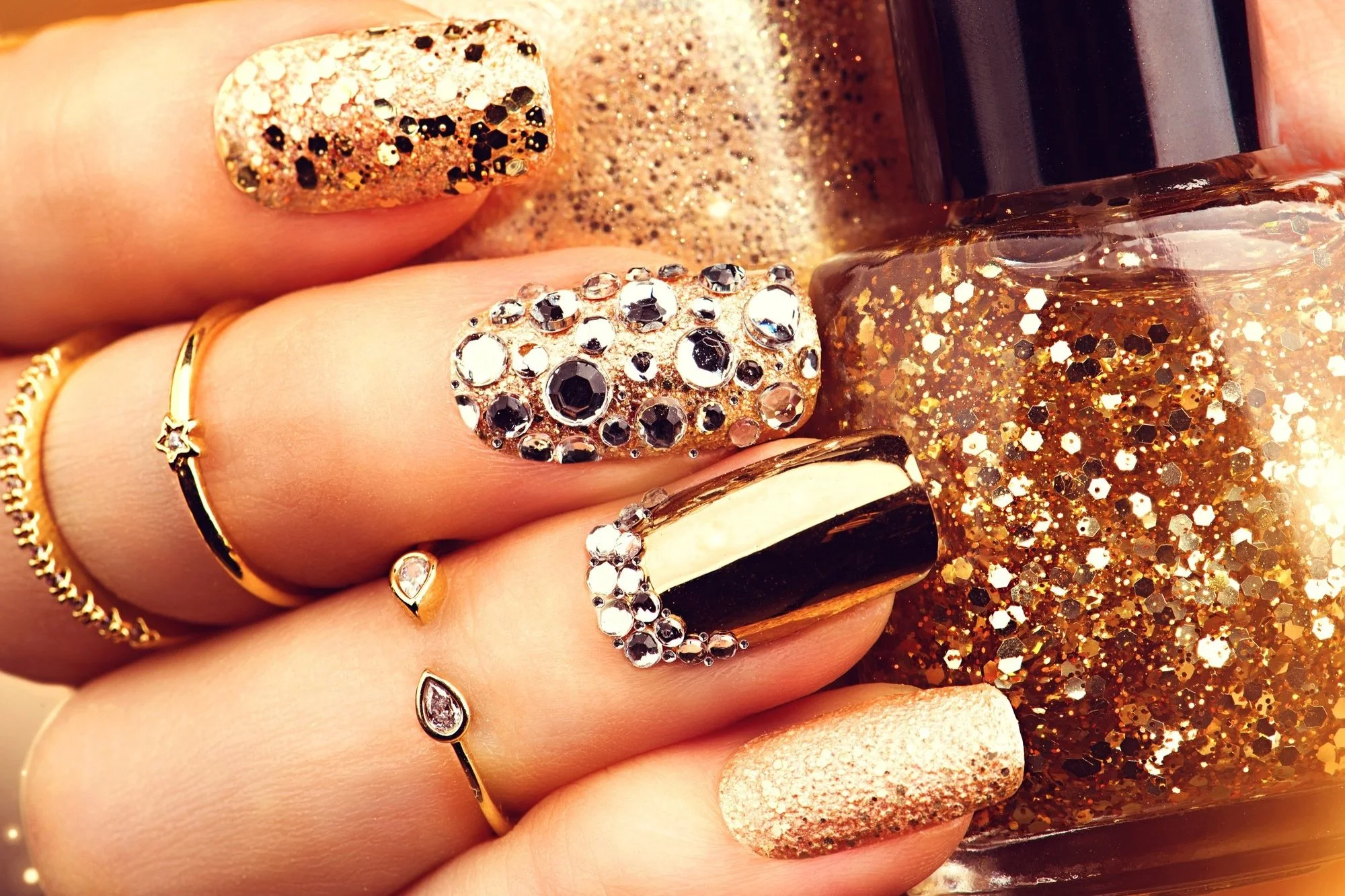 Pomp & Polish: 10% Off Grad-Ready Nails!