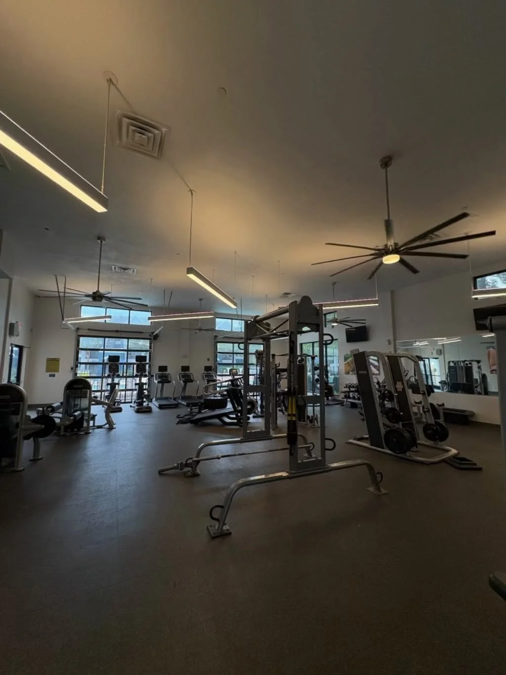 💪 24-Hour Fitness Center = No Excuses, Just Results.
Whether you&rsquo;re an early riser, a night owl, or somewhere in between, our 24-hour fitness center is ready when you are. Train on your schedule and stay on track with your goals at The Verge O