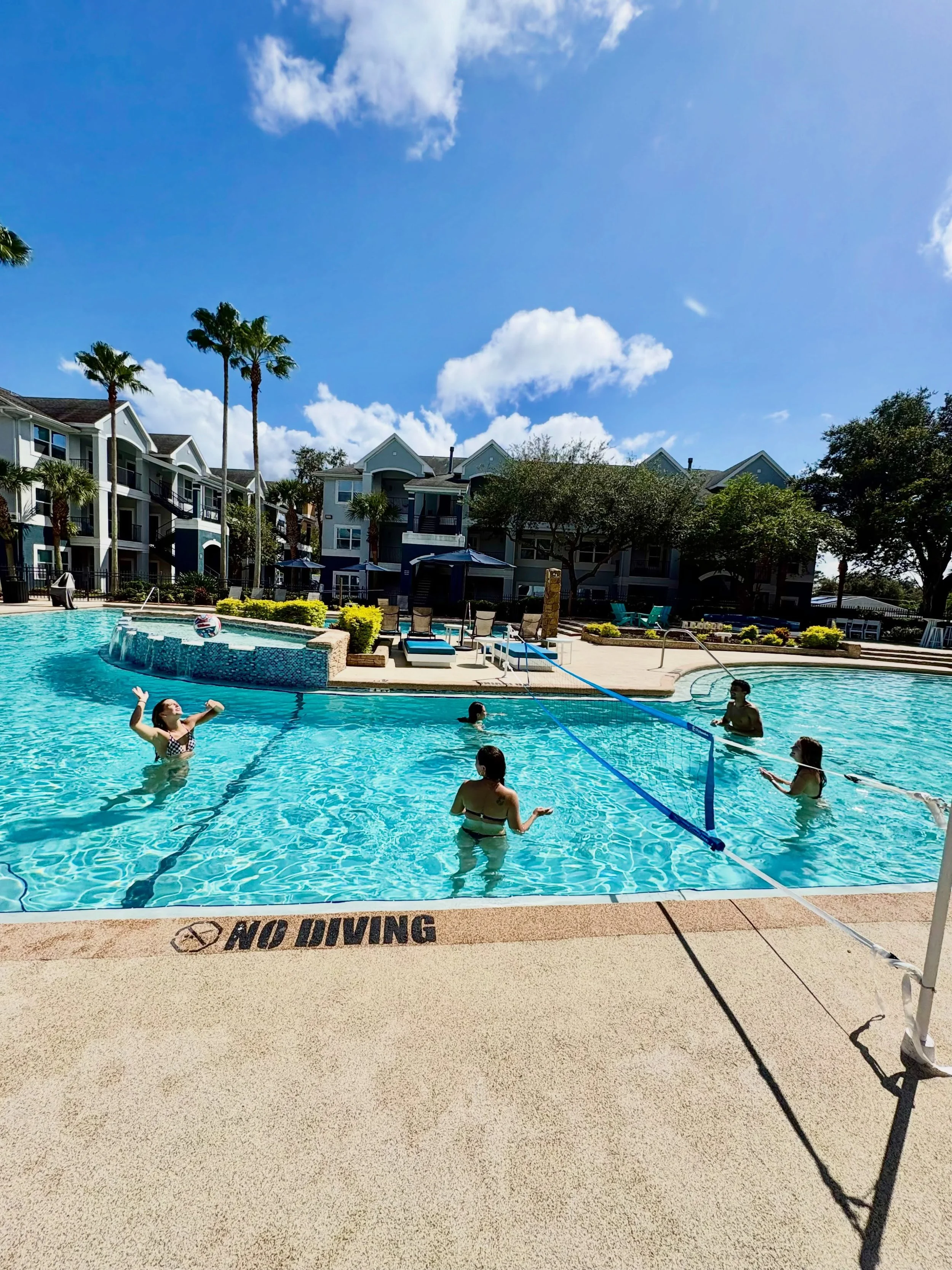 🏐✨ Serving up some serious vibes! 

From friendly competition to good times, our residents know how to make the most of every season. Ready to join the fun? 💙 Renew your home for another year or make your move this Fall! Leasing is now open for Fal