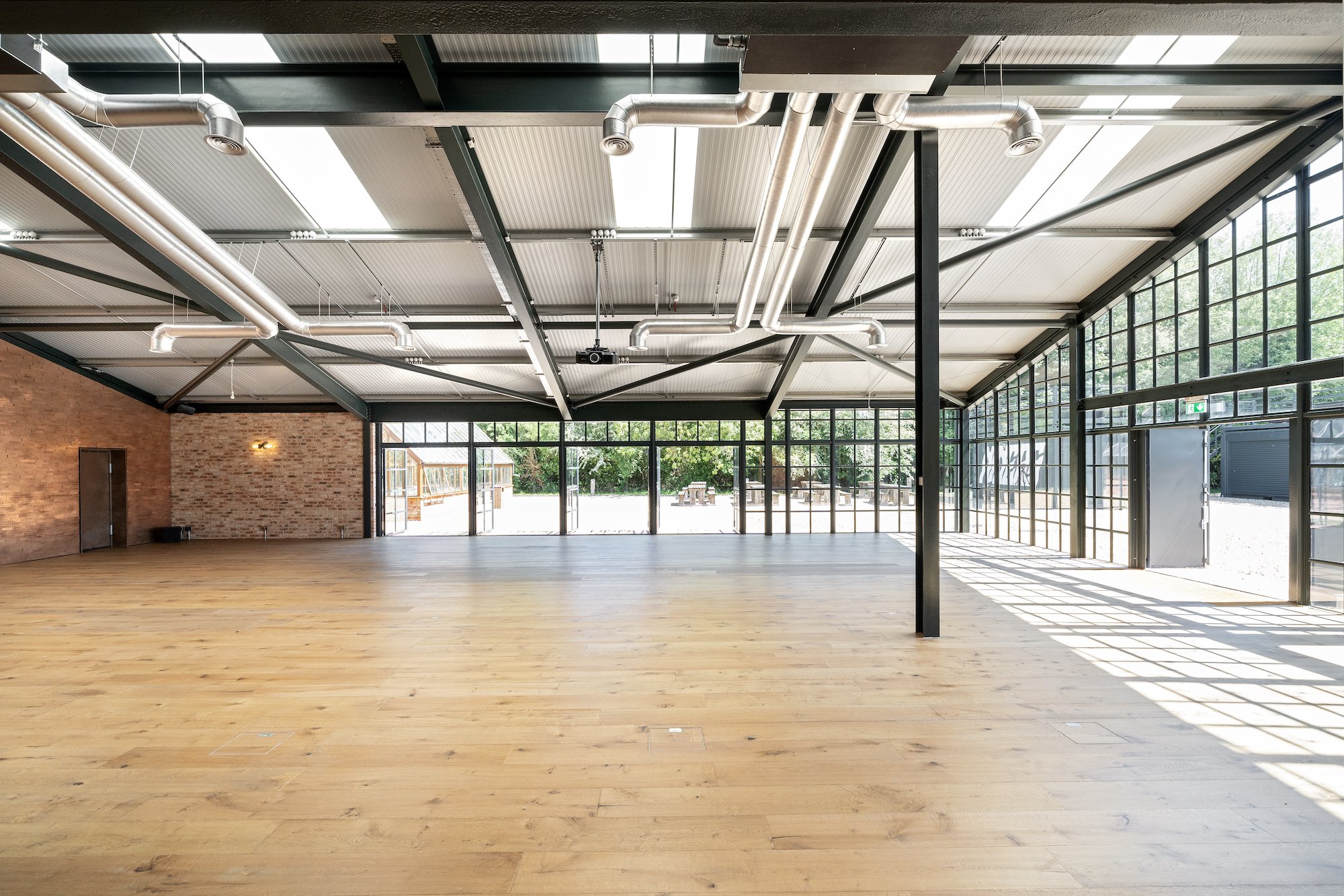 stylish-warehouse-oxfordshire-29.jpg