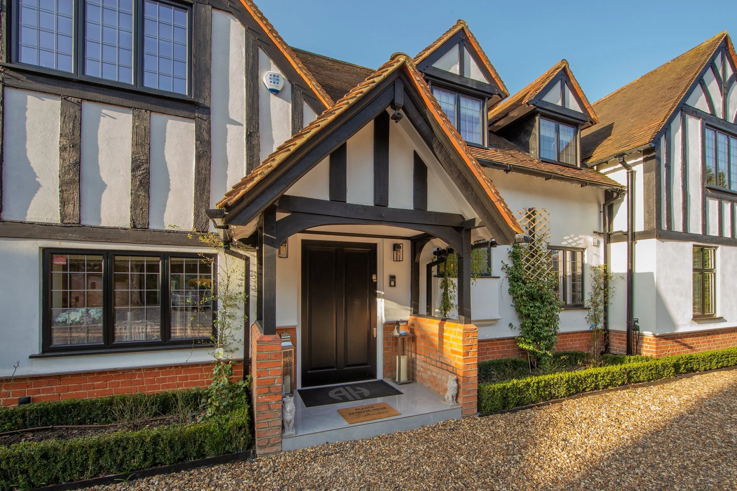 Contemporary_Tudor_55.jpg