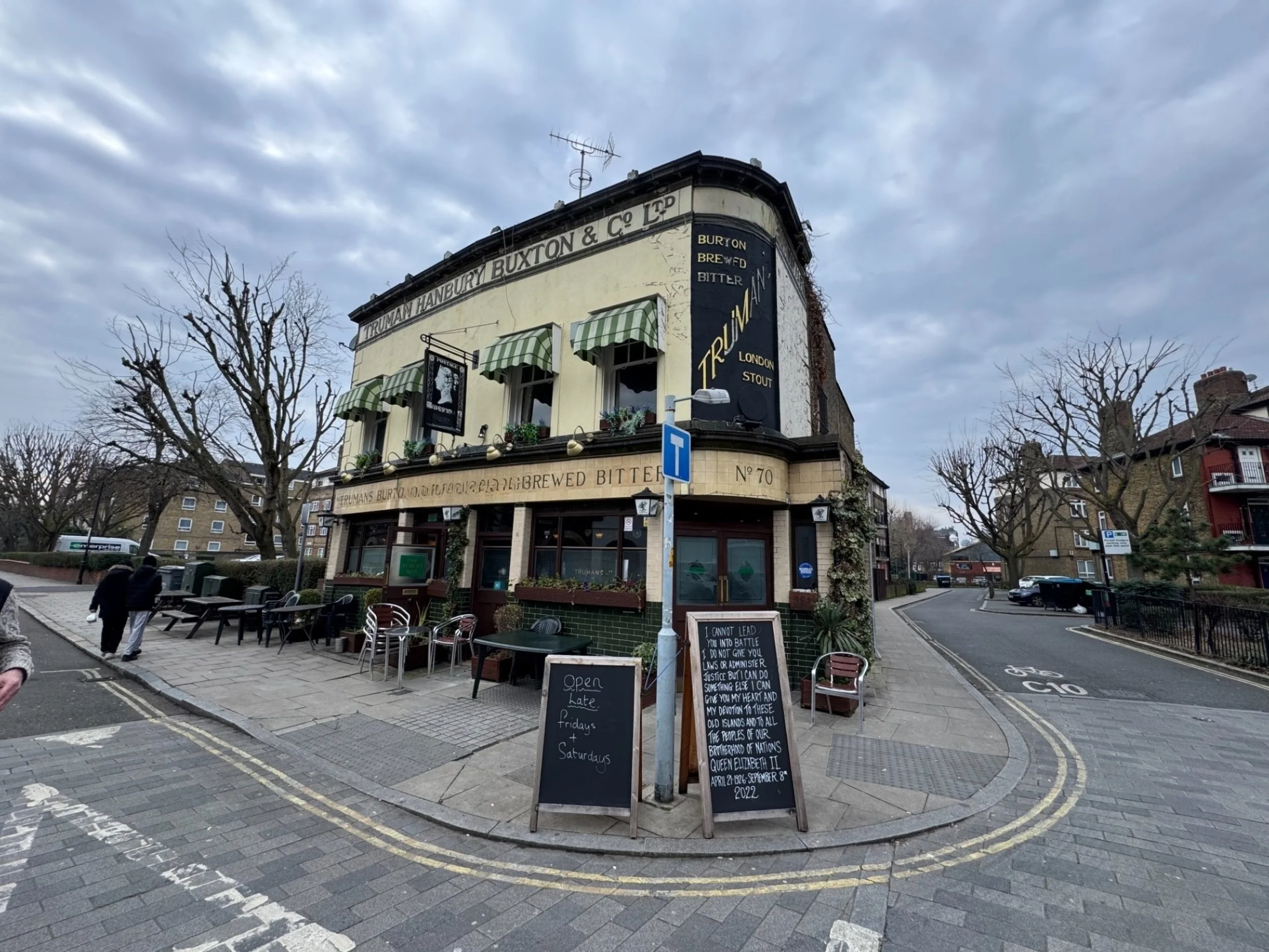 Southwark_Pub_01.jpg