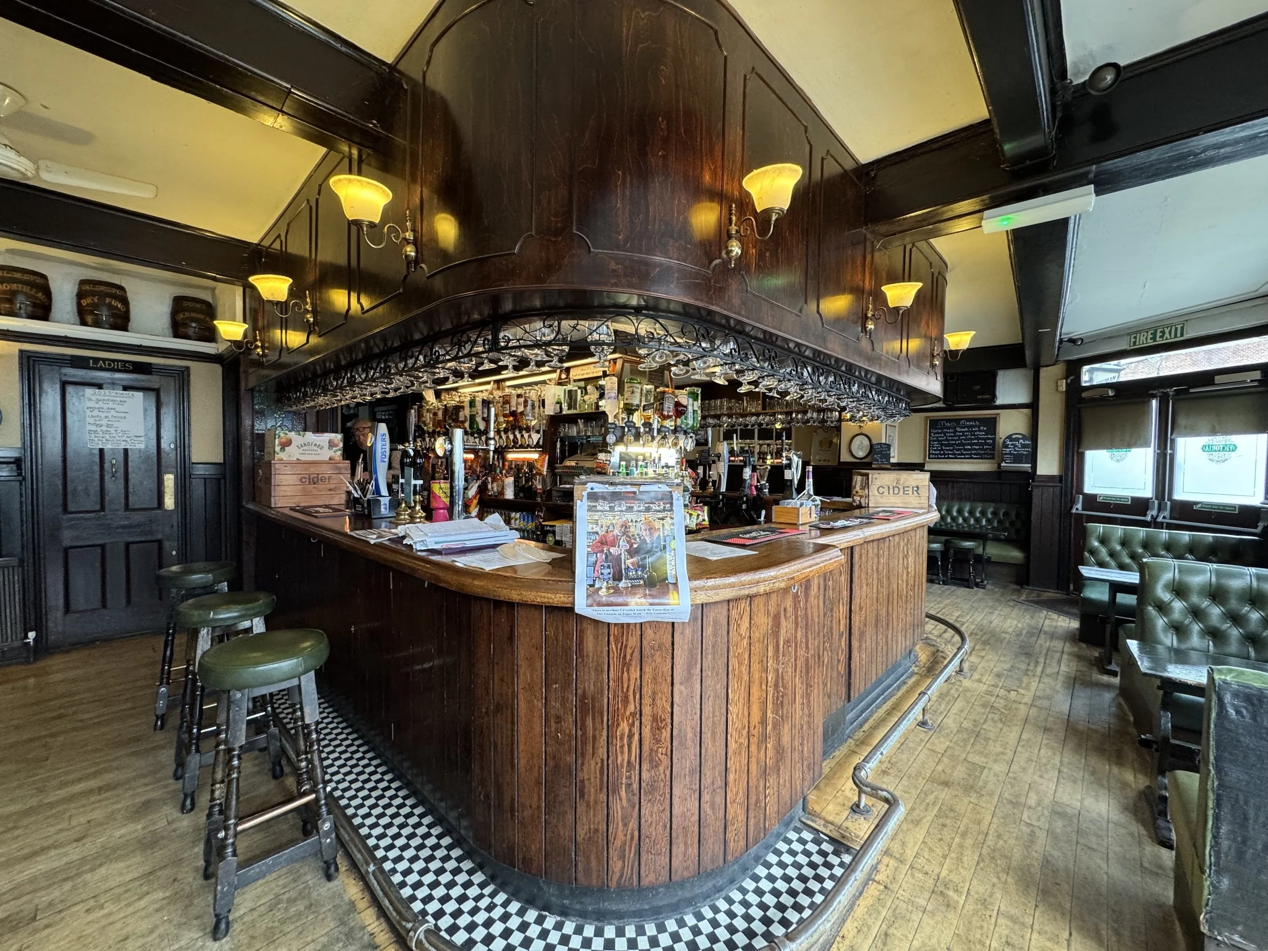 Southwark_Pub_17.jpeg