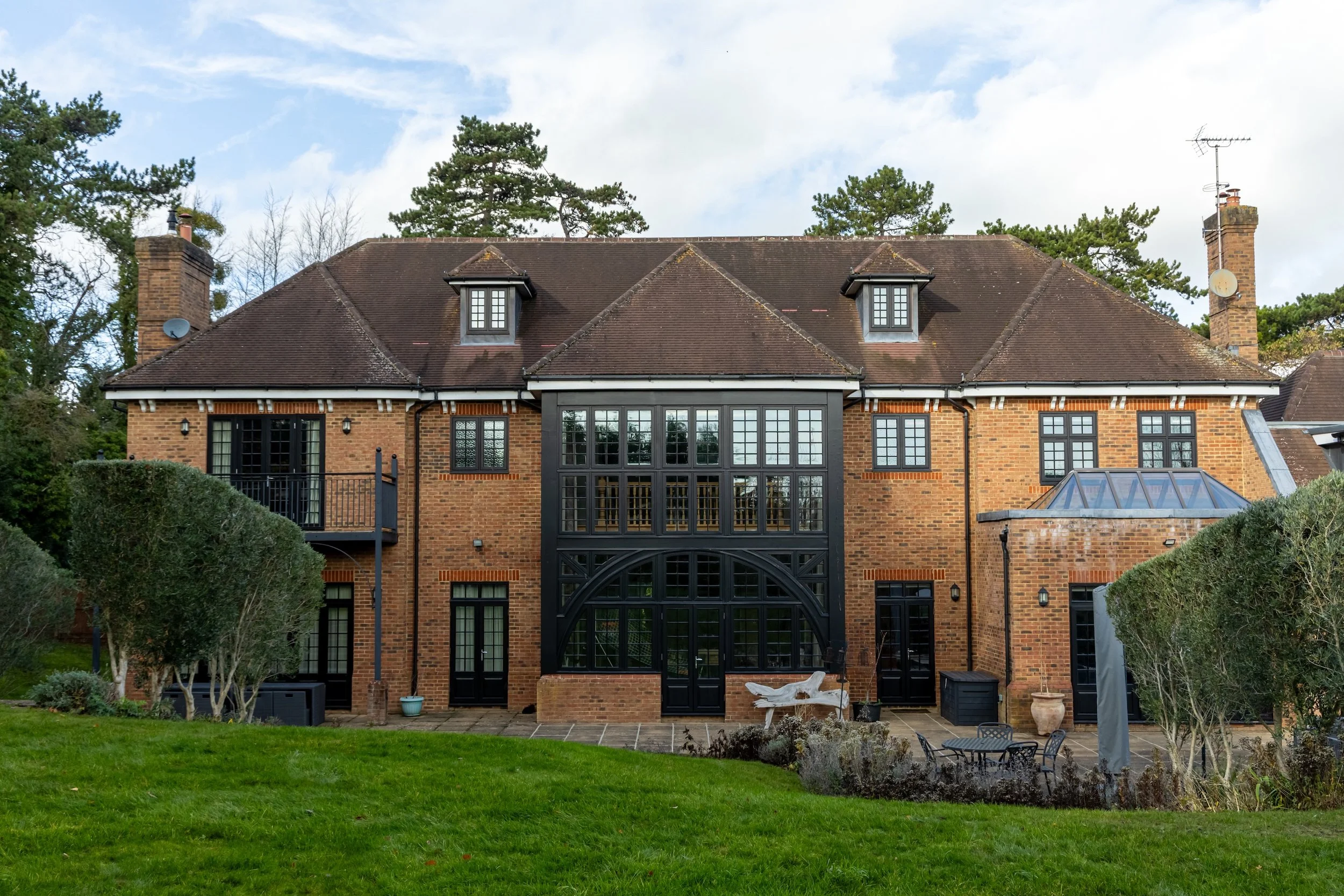 ARTS &amp; CRAFTS HOUSE