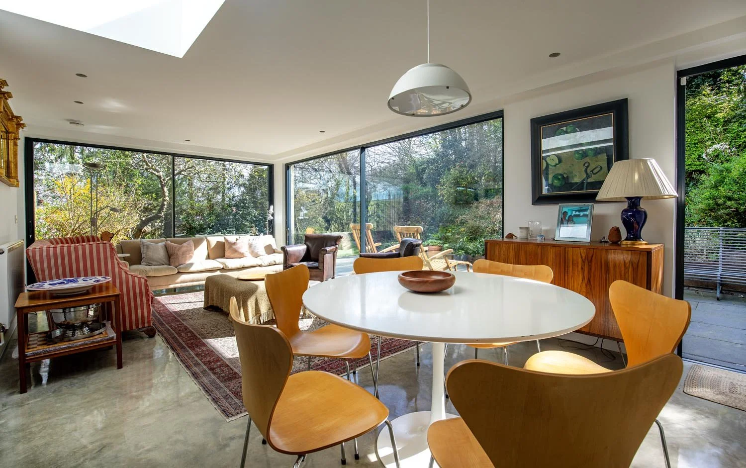 MODERNIST HOUSE LONDON