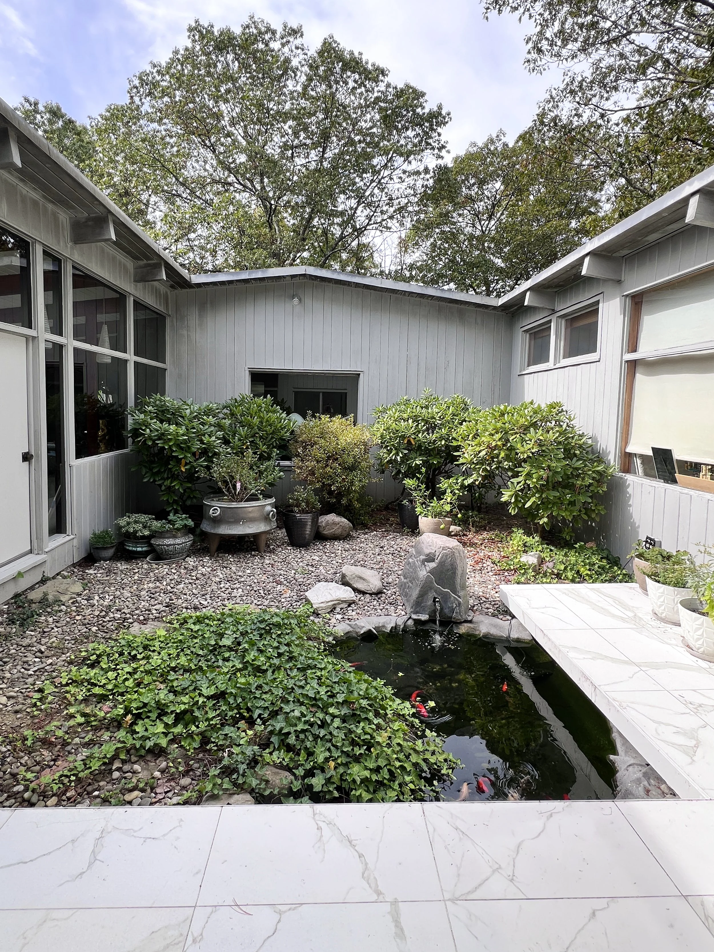 hudson-valley-mid-century-modern-newburghCOURT YARD 2.JPG