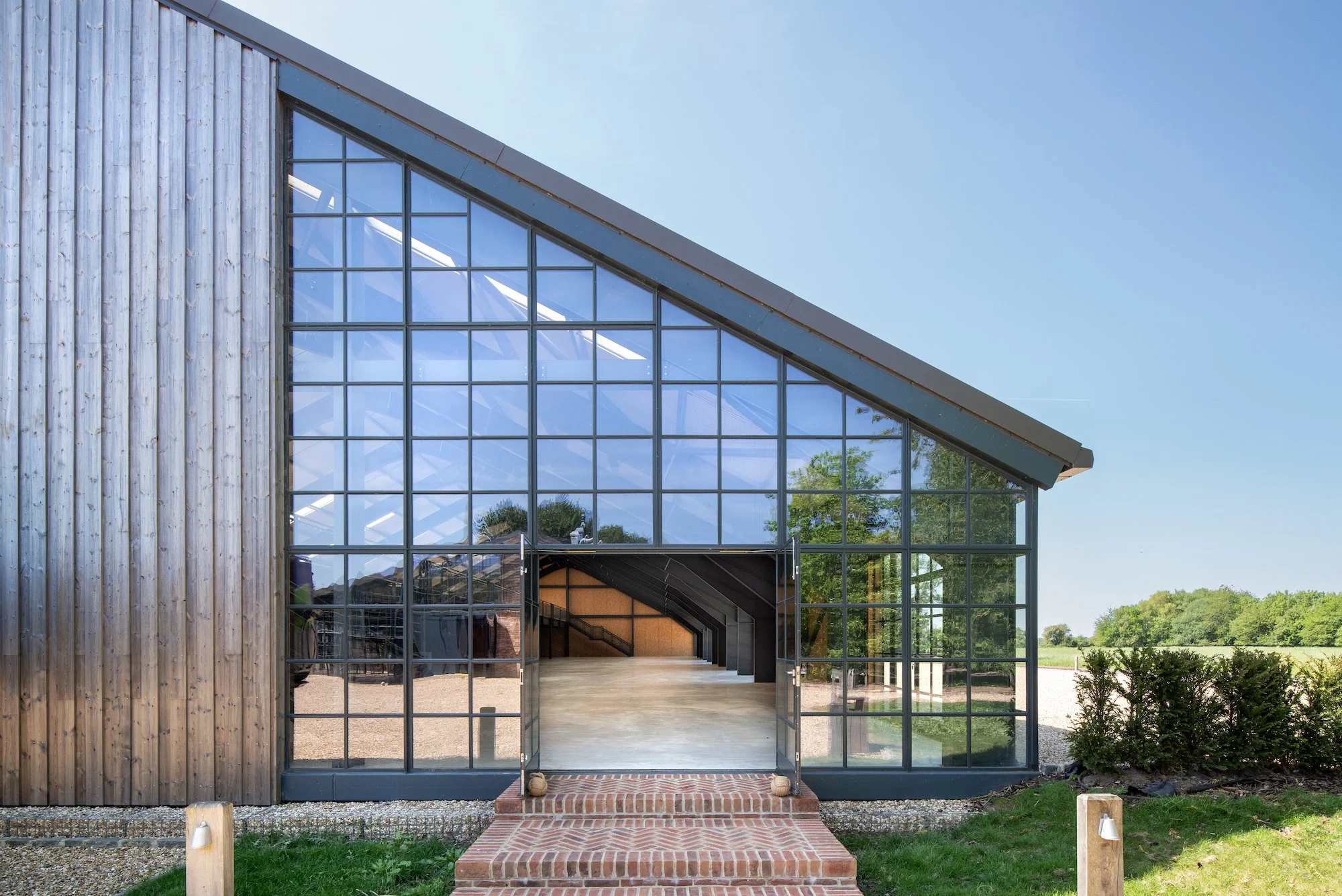 stylish-warehouse-oxfordshire-2.jpg