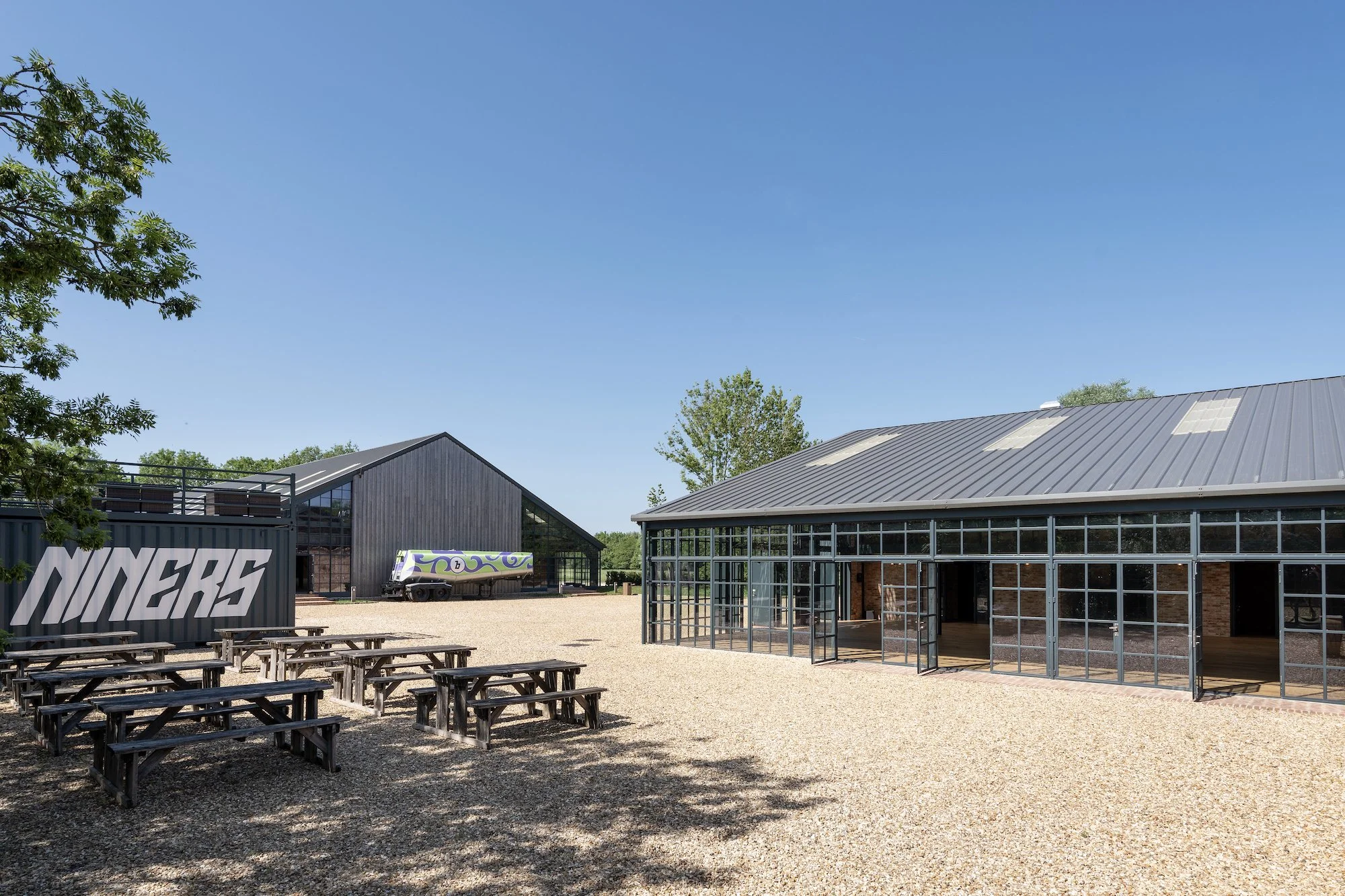 stylish-warehouse-oxfordshire-40.jpg