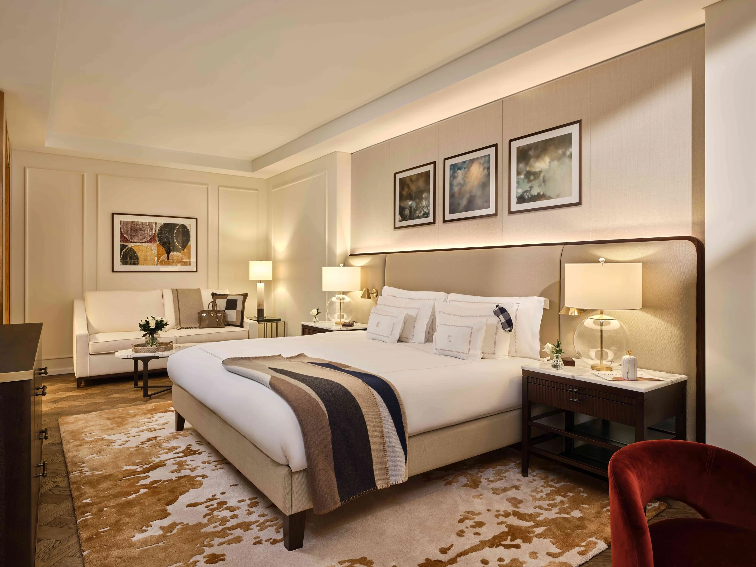Corinthia-London-Whitehall-Suite-with-art-bedroom.jpg
