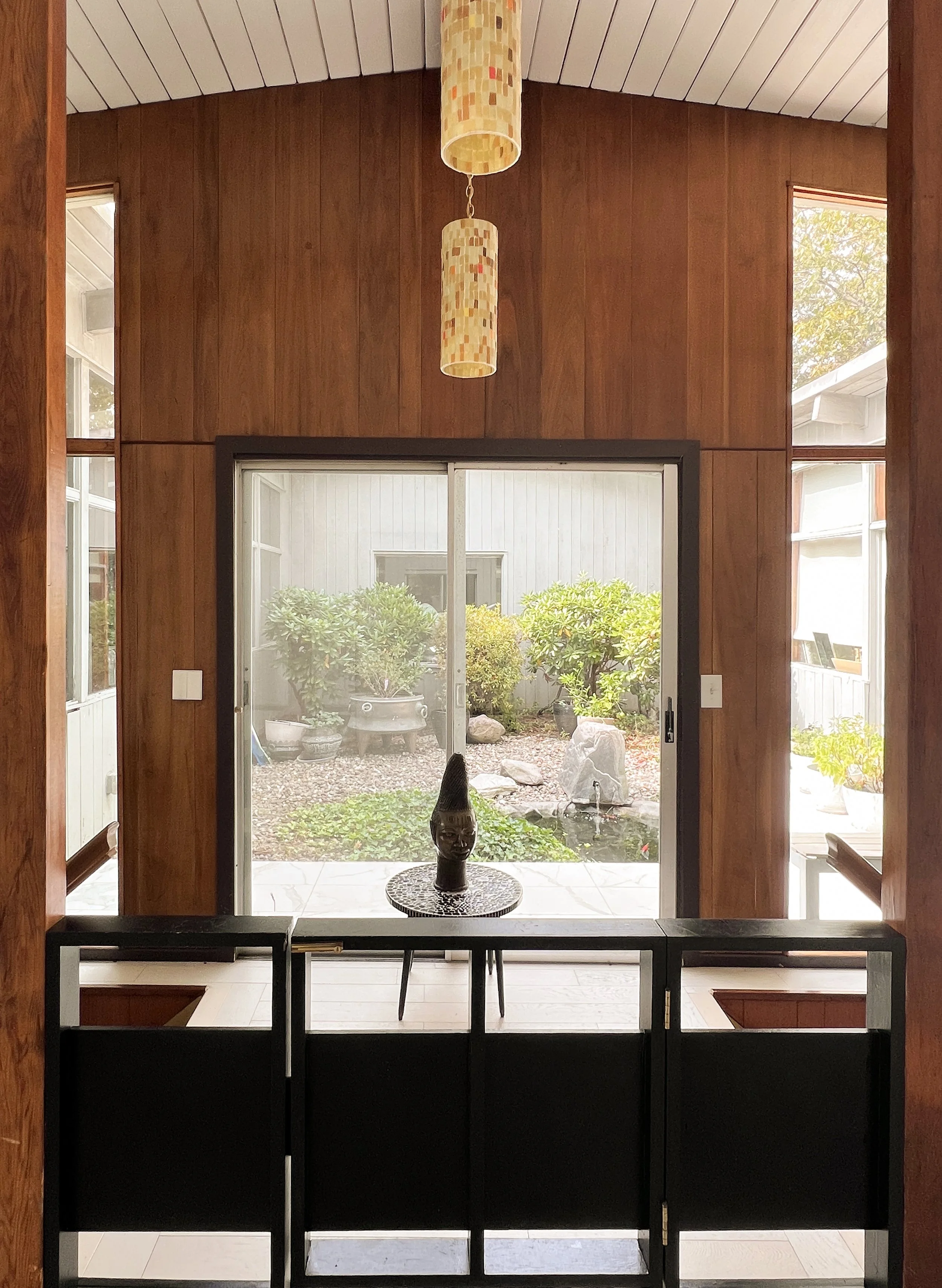 hudson-valley-mid-century-modern-newburghCOURT YARD ENTRANCE.JPG