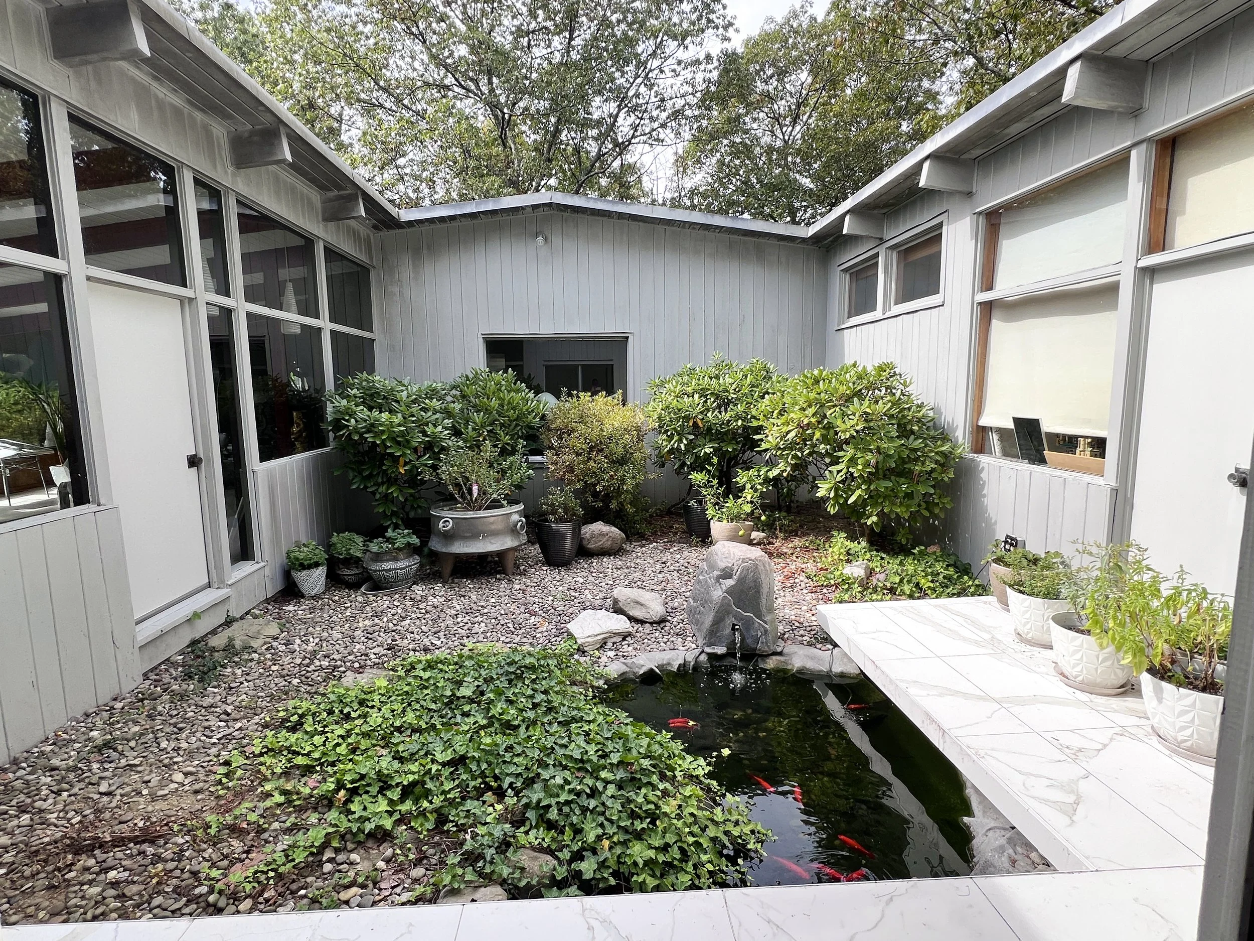 hudson-valley-mid-century-modern-newburghCOURT YARD 1.JPG