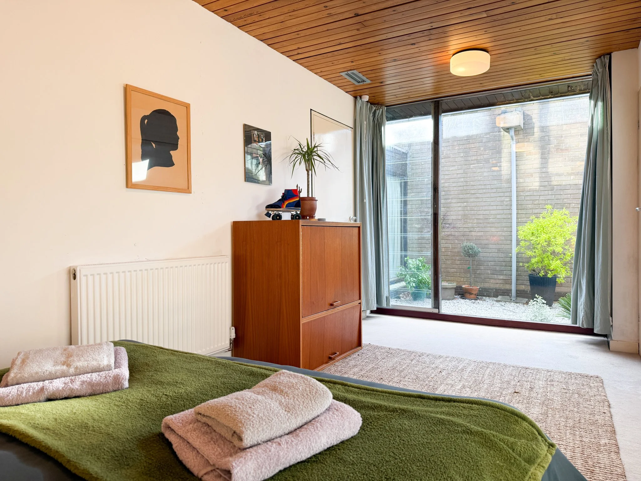 Bedroom 1 (2).jpg