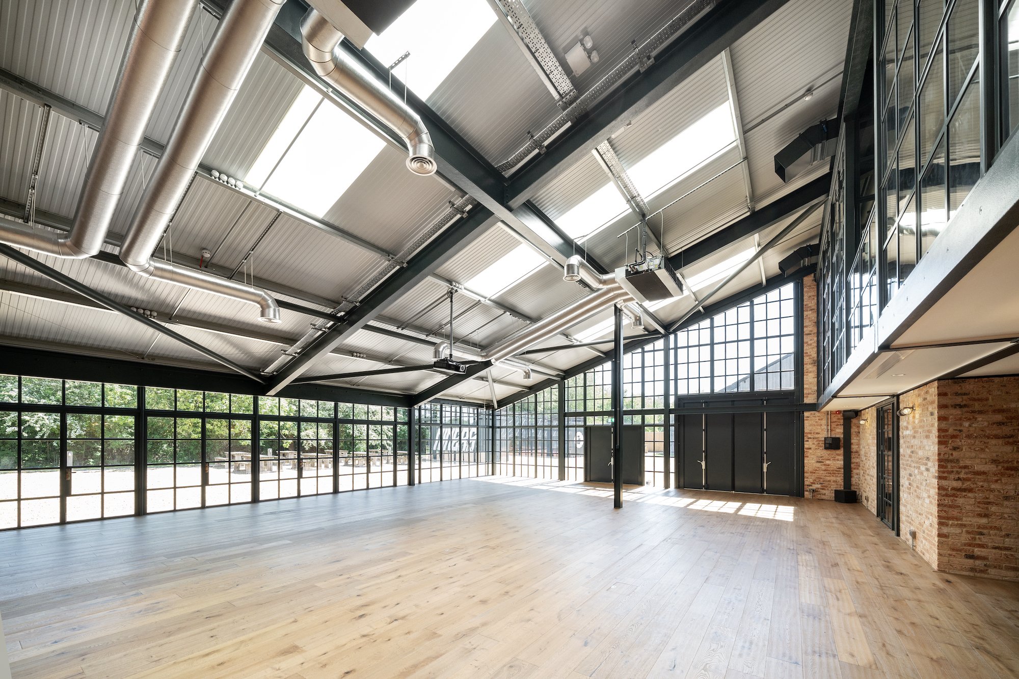 stylish-warehouse-oxfordshire-27.jpg