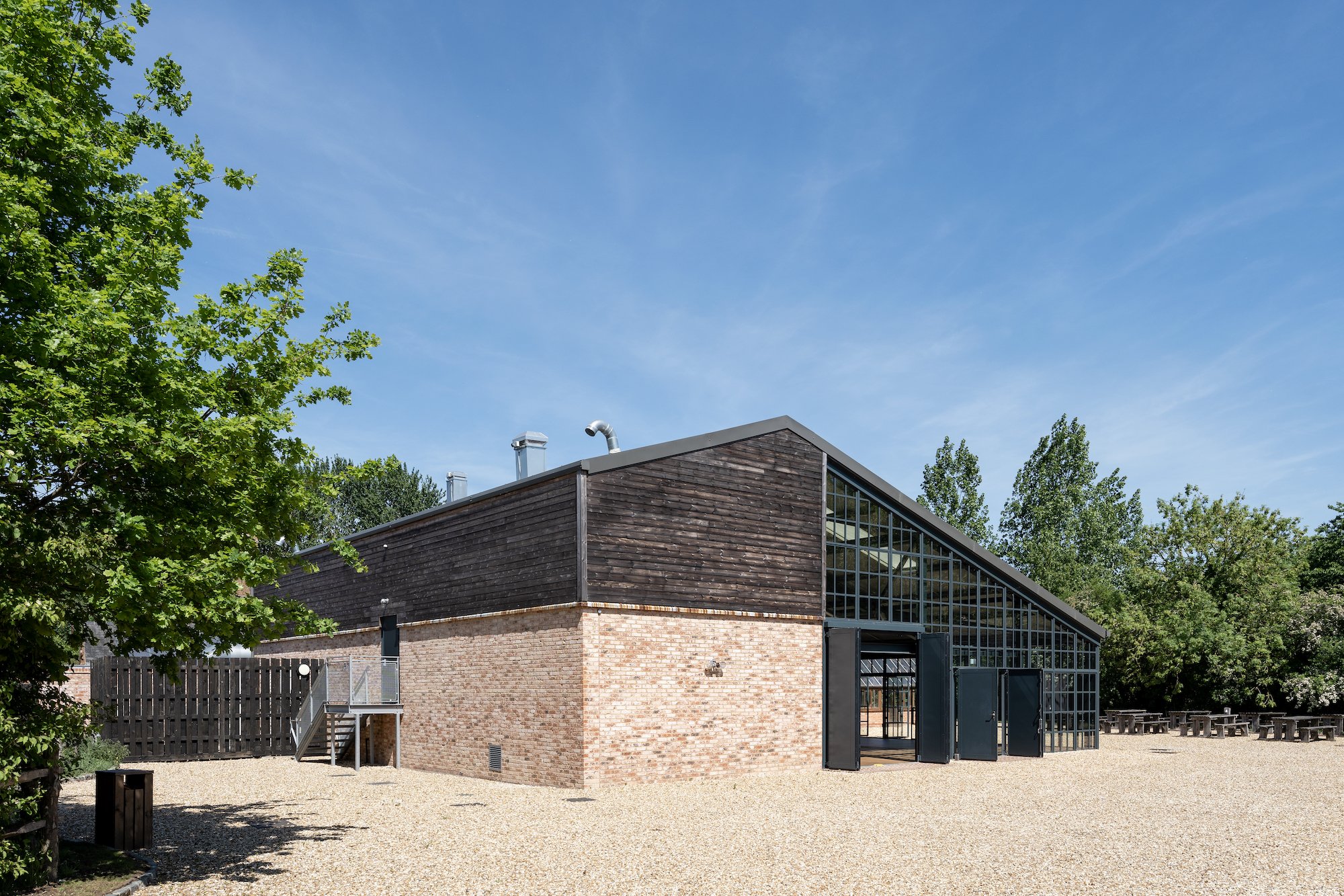 stylish-warehouse-oxfordshire-13.jpg