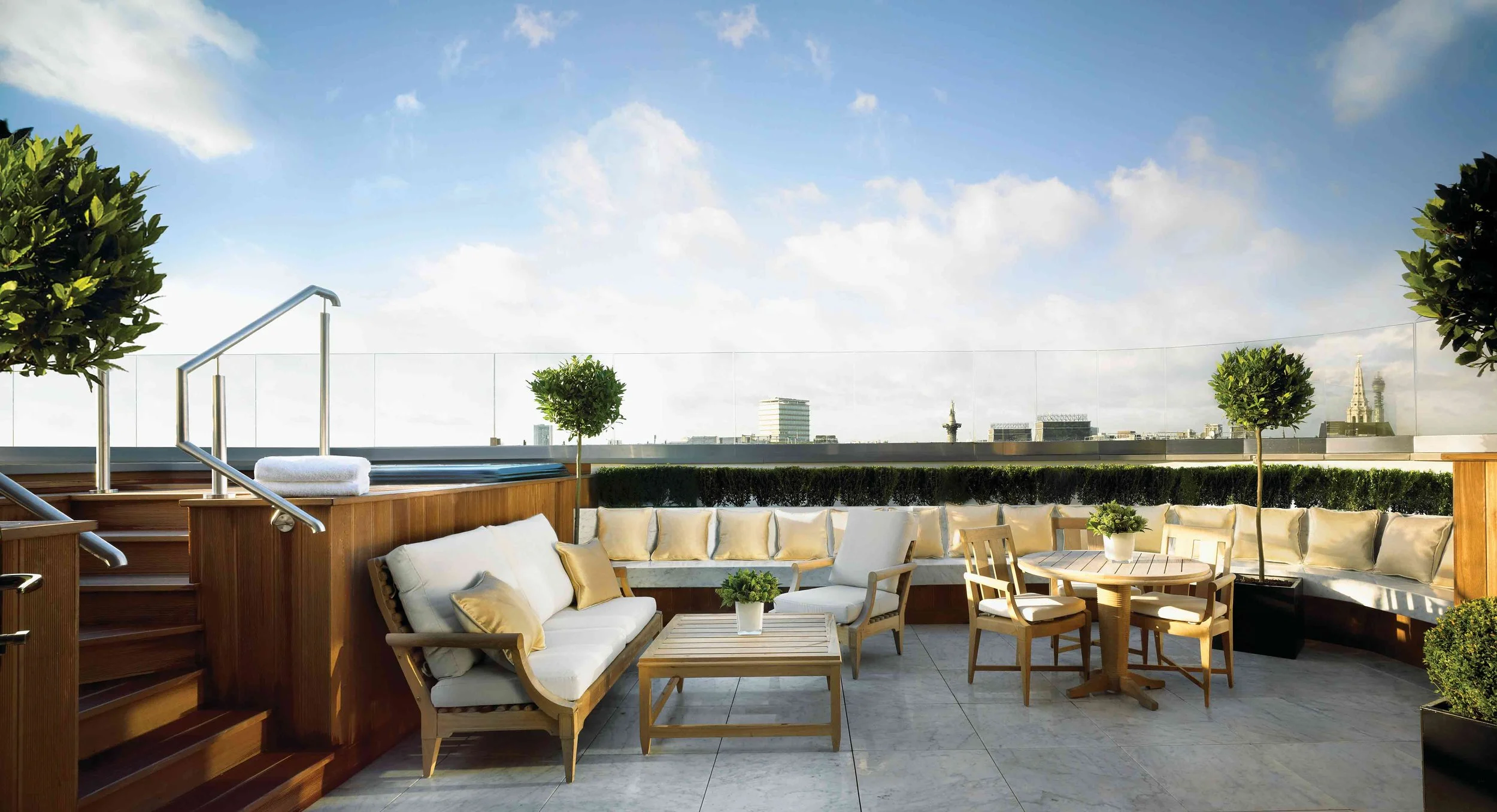 Hamilton-Penthouse-Terrace,-Vitality-Bath-&-Nelson_s-Column-Corinthia-Hotel-London-min.jpg