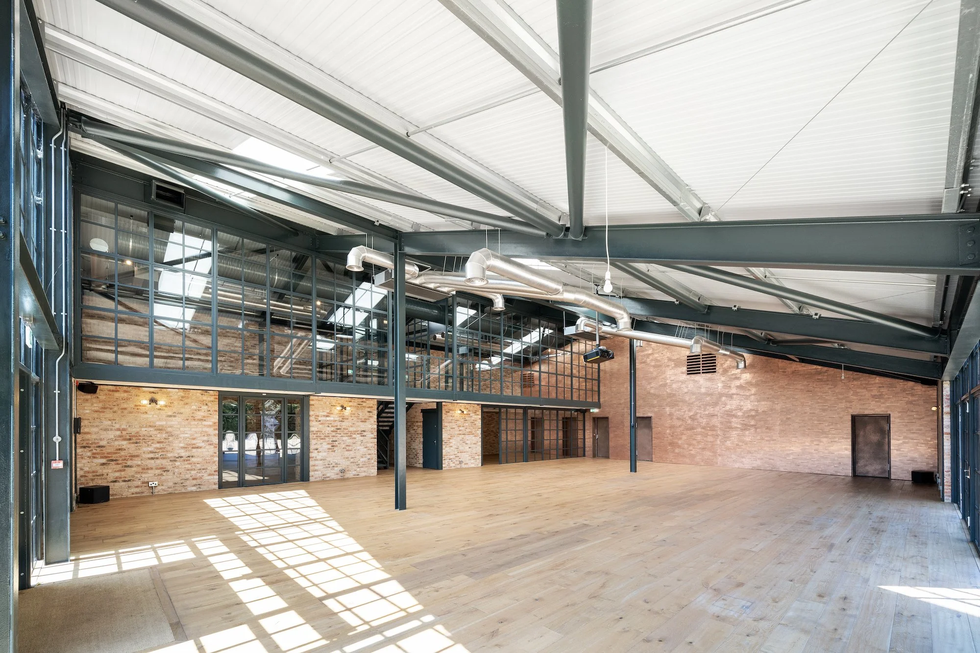 stylish-warehouse-oxfordshire-18.jpg