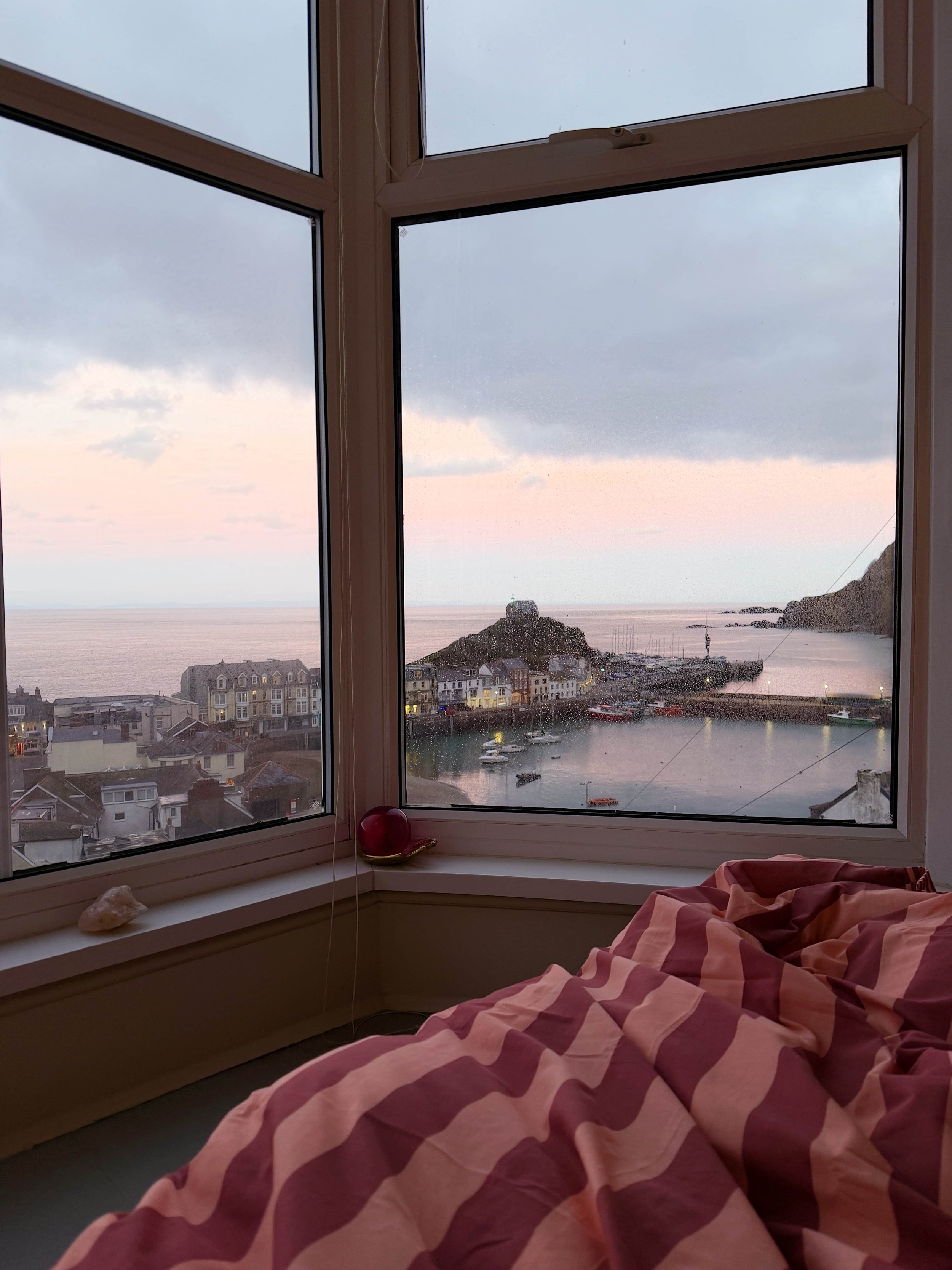 seaview-victorian-house-devon-bedroom-minimal.jpg.jpg