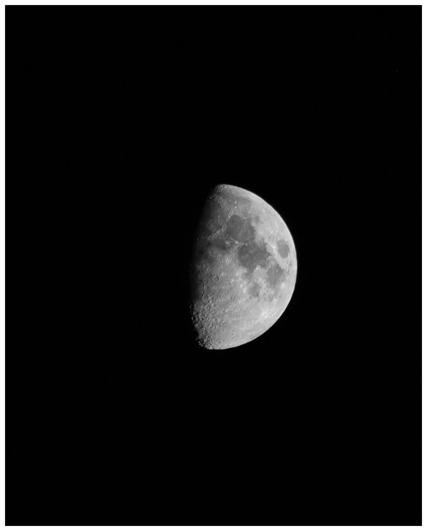 I&rsquo;ll never have enough pictures of the moon 🌔

#moongazing #bnwphotos #waxinggibbous #natureatnight #astrophotographer #newenglandphotography #nighttimephotography #quietmoments #momentkeepers #naturephotography #newhampshirephotographer