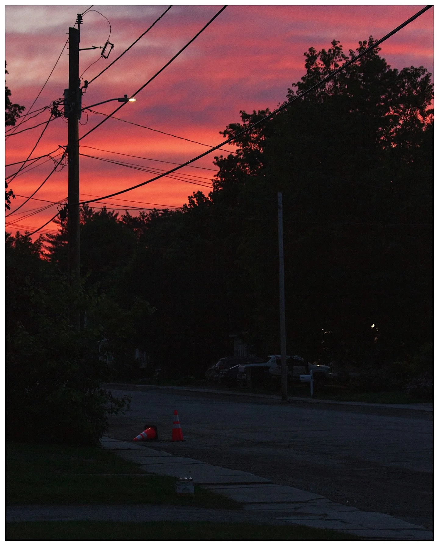 come home when the streetlights turn on 
-
-
-
-
#sunsetmag #vsco #colorphotography #streetlight #moodytones #suburbanphotography #boxofgrain #classicsmagazine #urbanstreetphotography #shotonnikon #canoncamera #quietmoments #thinkverylittle #thisaint
