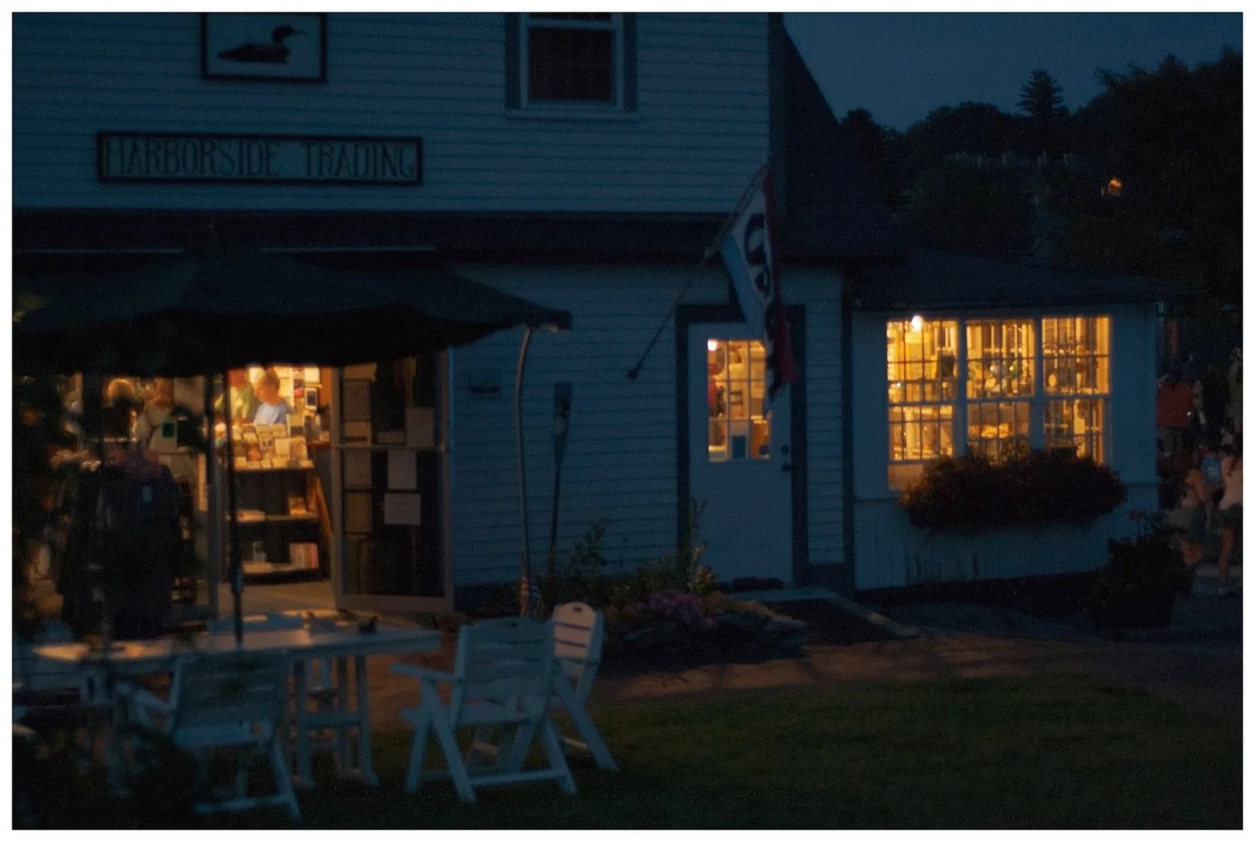 summer nights in july

#summernights #sunapee #newhampshirelife #boxofgrain #classicsmag #momentkeepers #summertimefun #vsco #stademagazine #thinkverylittle #somewheremag #photocinematica #newenglandphotographer