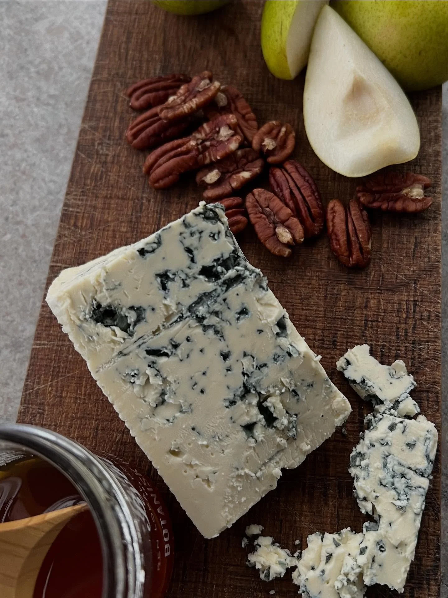 Cumulu Blu is a unique Danish and organic blue cheese.
&nbsp;
Cumulu er skyer og det viste jeg ikke &hellip; og AI siger:
Cumulusskyer er hvide, kuppelformede skyer, der ligner blomk&aring;l. De ses ofte p&aring; en dag med godt vejr. De dannes, n&ar